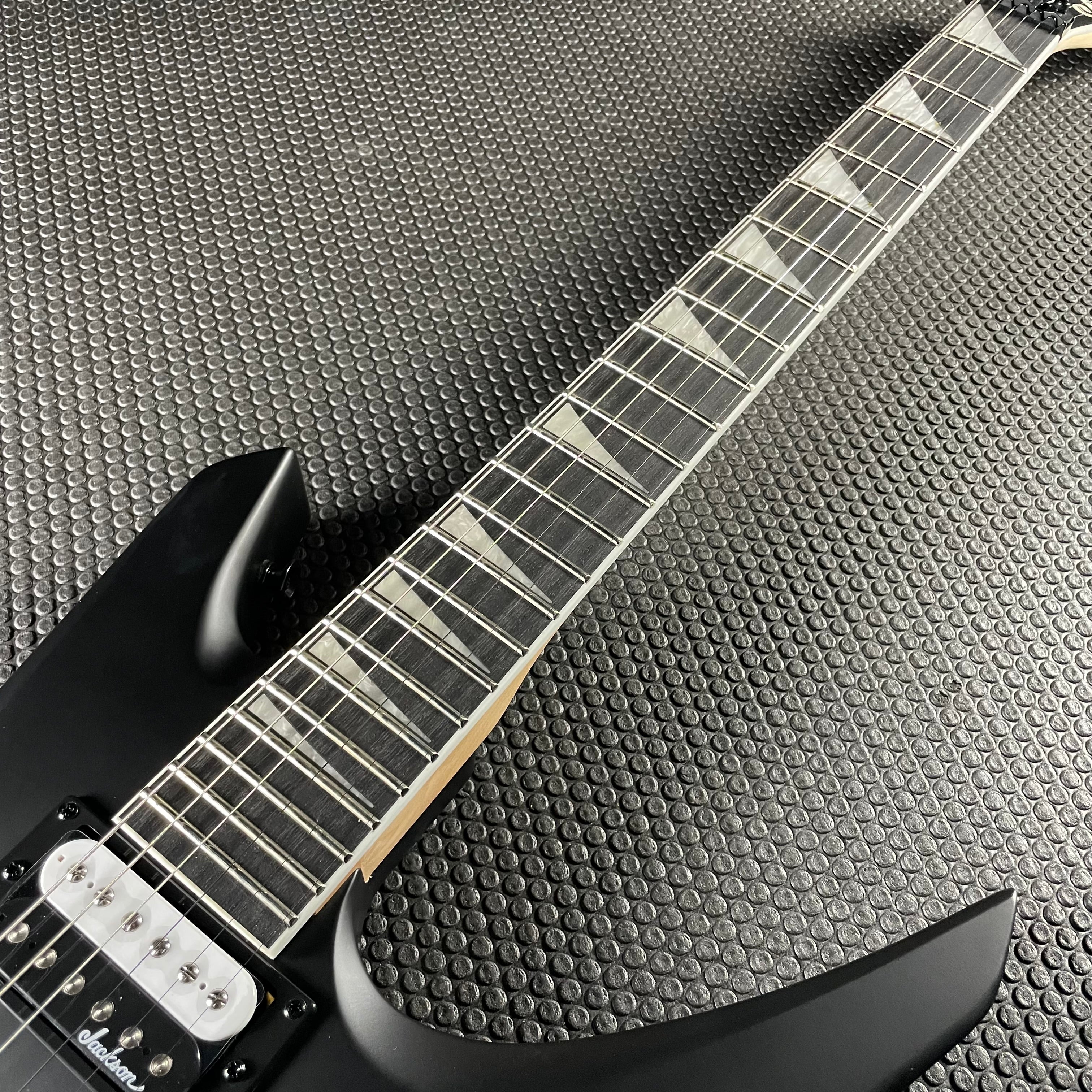 Jackson JS Series Warrior JS32, Amaranth- Satin Black (7lbs 12oz)