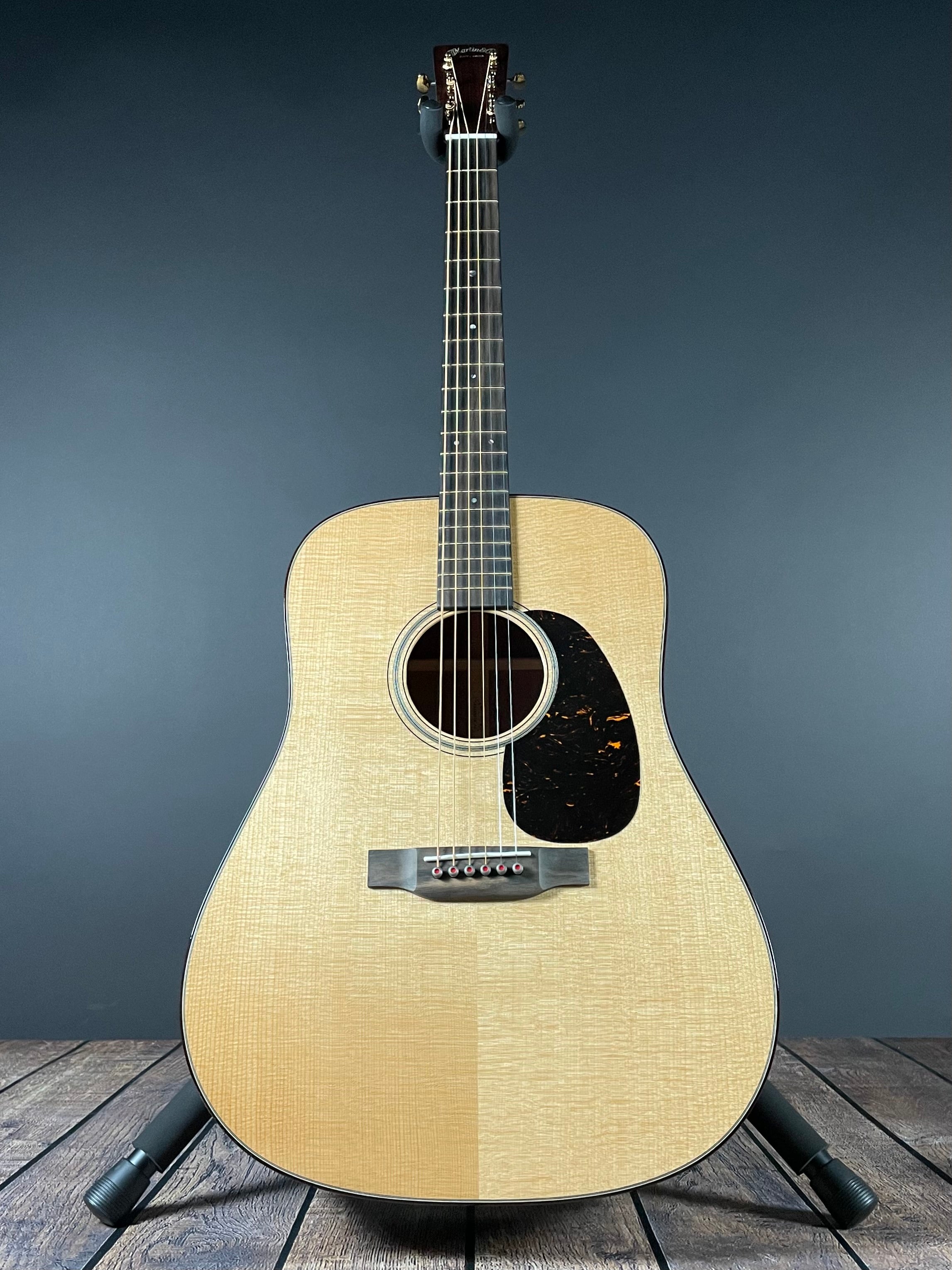 Martin D-18 Modern Deluxe w/Hardshell Case, Natural (2025)