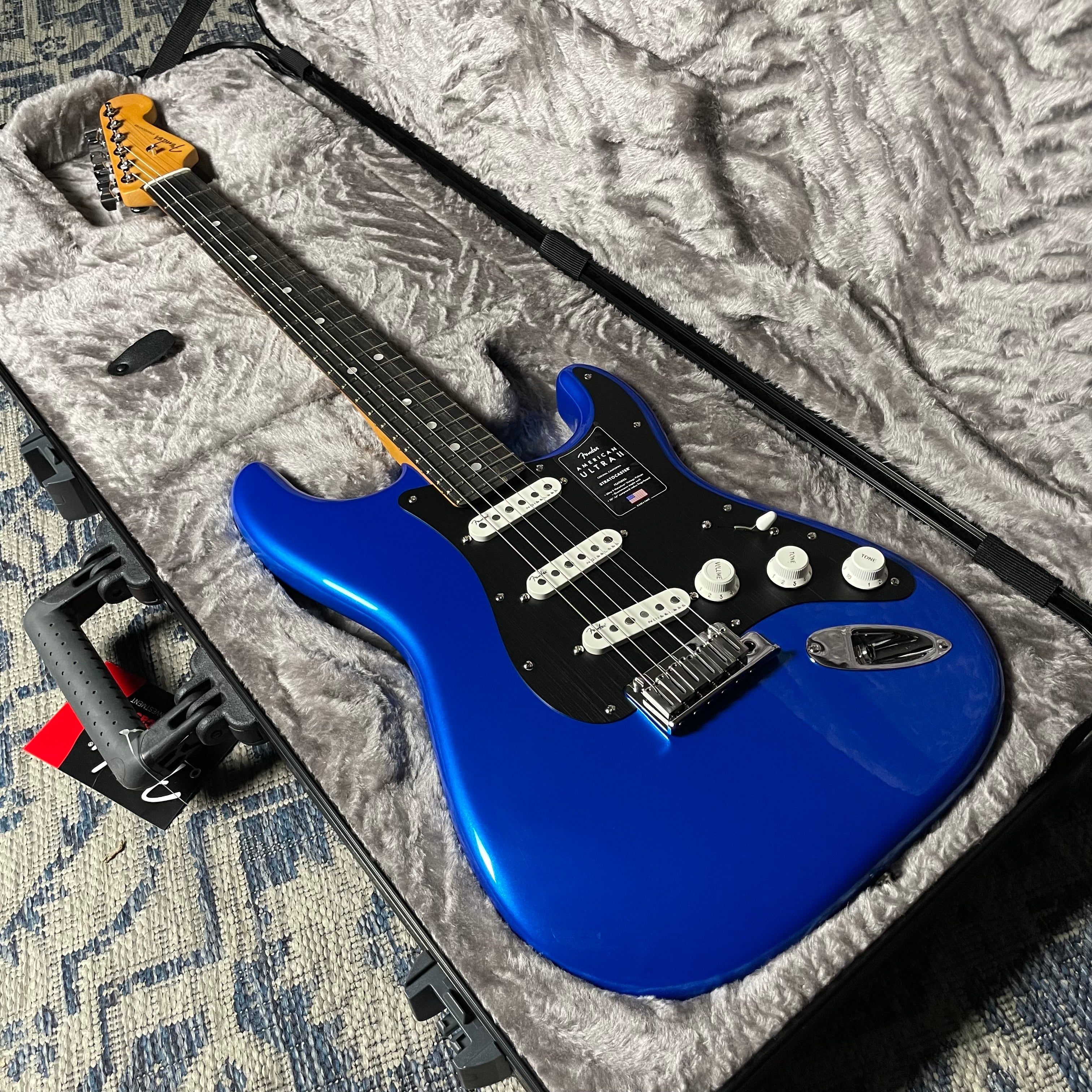 Fender American Ultra II Stratocaster, Ebony- Noble Blue (8lbs 1oz)