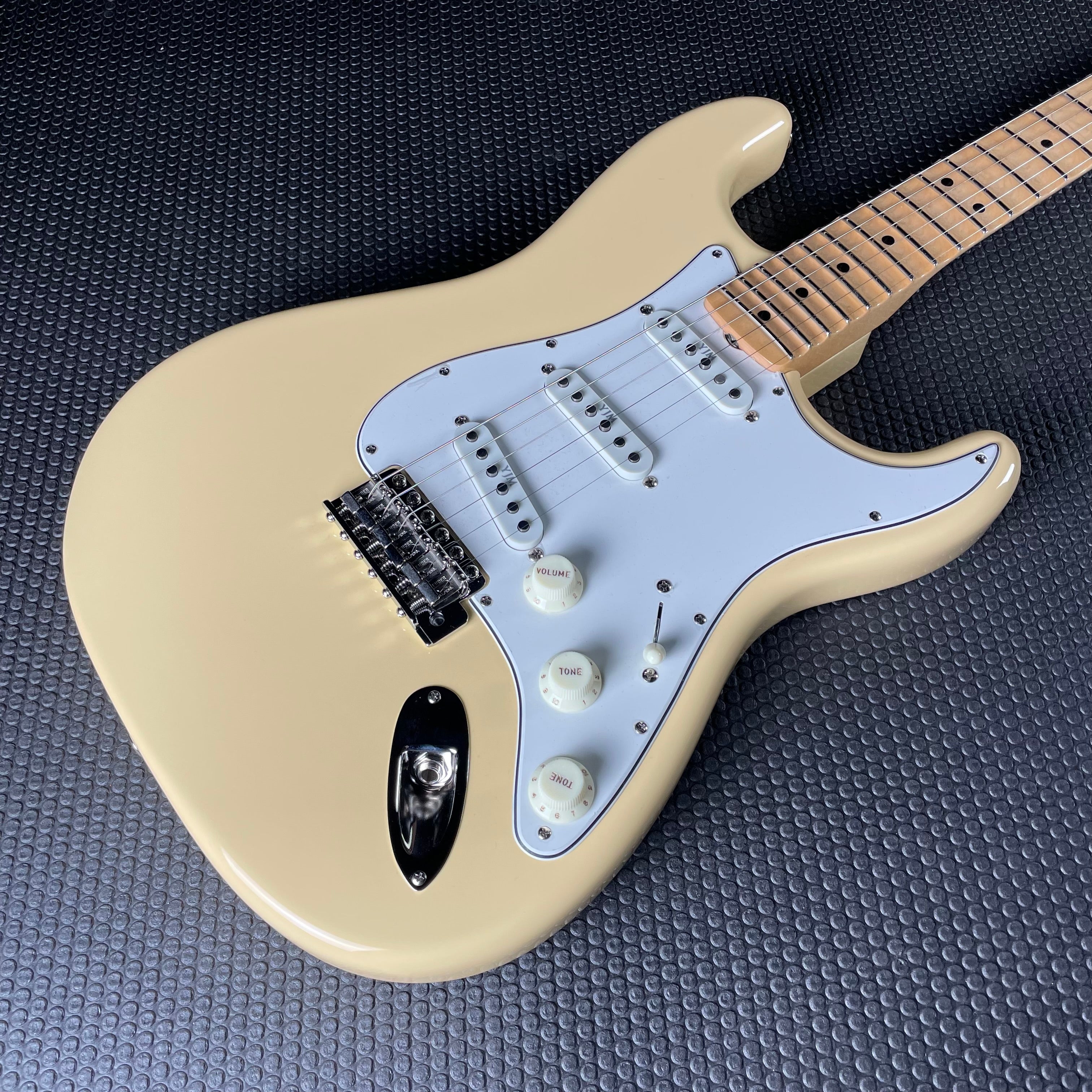 Fender Custom Shop Yngwie Malmsteen Signature Stratocaster, Scalloped Maple Fingerboard - Vintage White (8lbs 2oz)