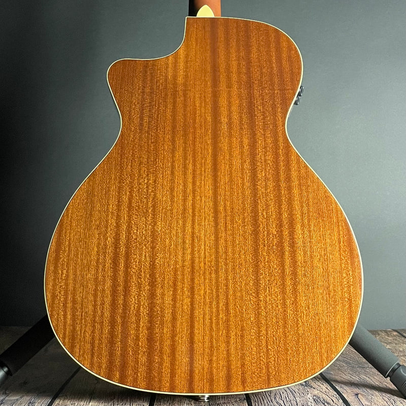 Fender Newporter Player Acoustic, Walnut Fingerboard- Natural