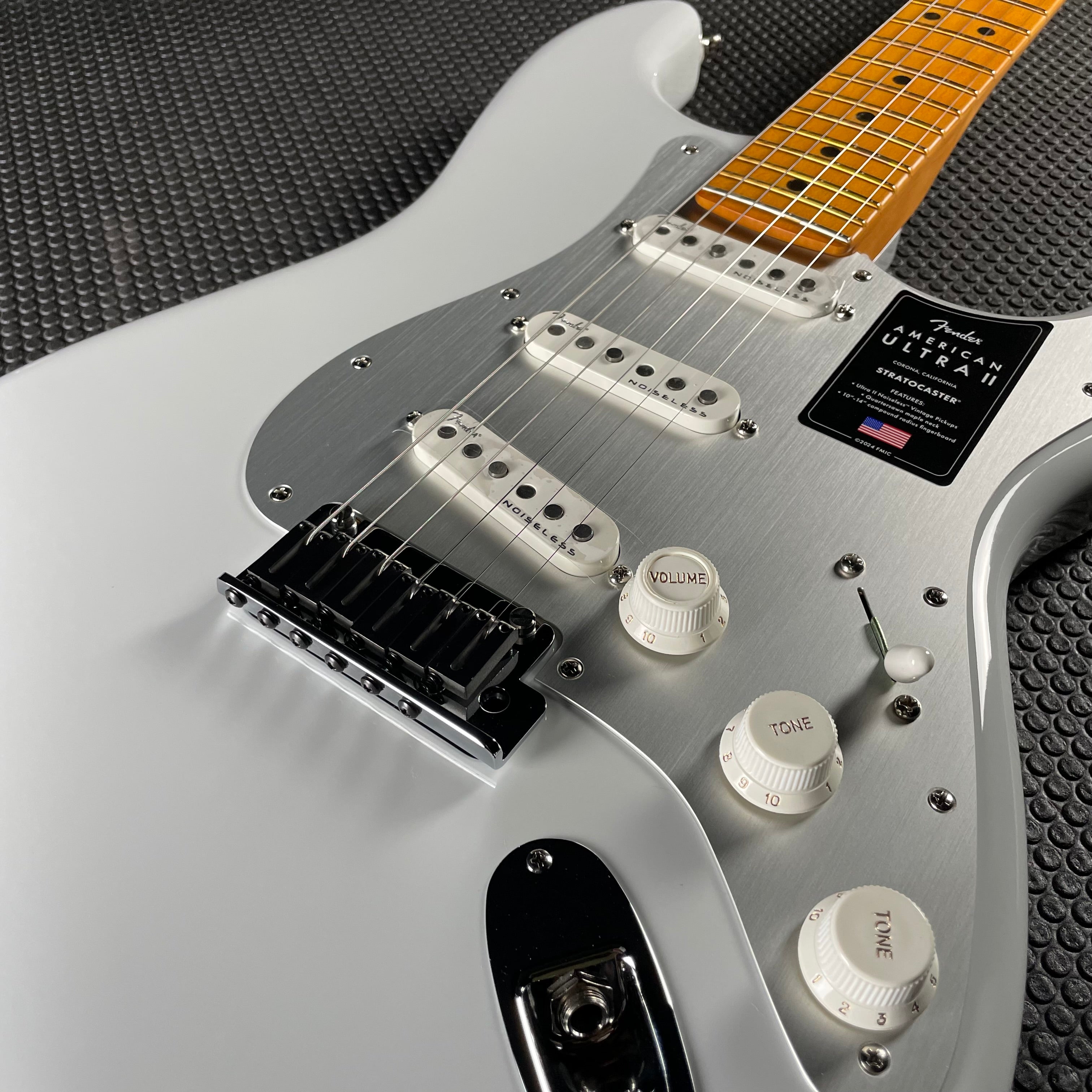 Fender American Ultra II Stratocaster, Maple- Avalanche (7lbs 14oz)