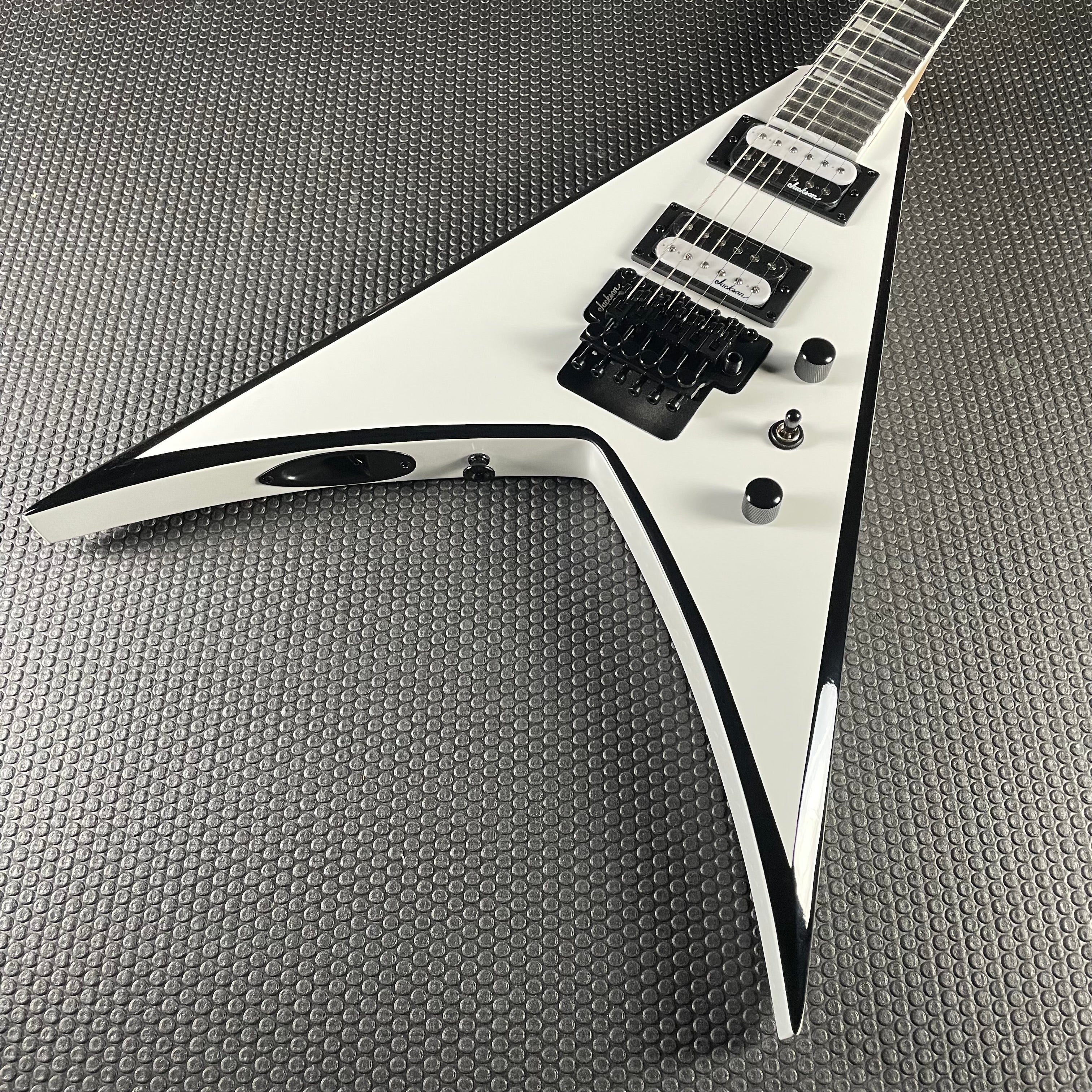 Jackson JS Series King V JS32, Amaranth- White with Black Bevels (6lbs 14oz)