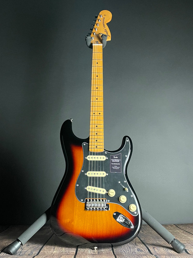 Fender Vintera II '70s Stratocaster, Maple Fingerboard- 3-Color Sunburst (MX23078543)