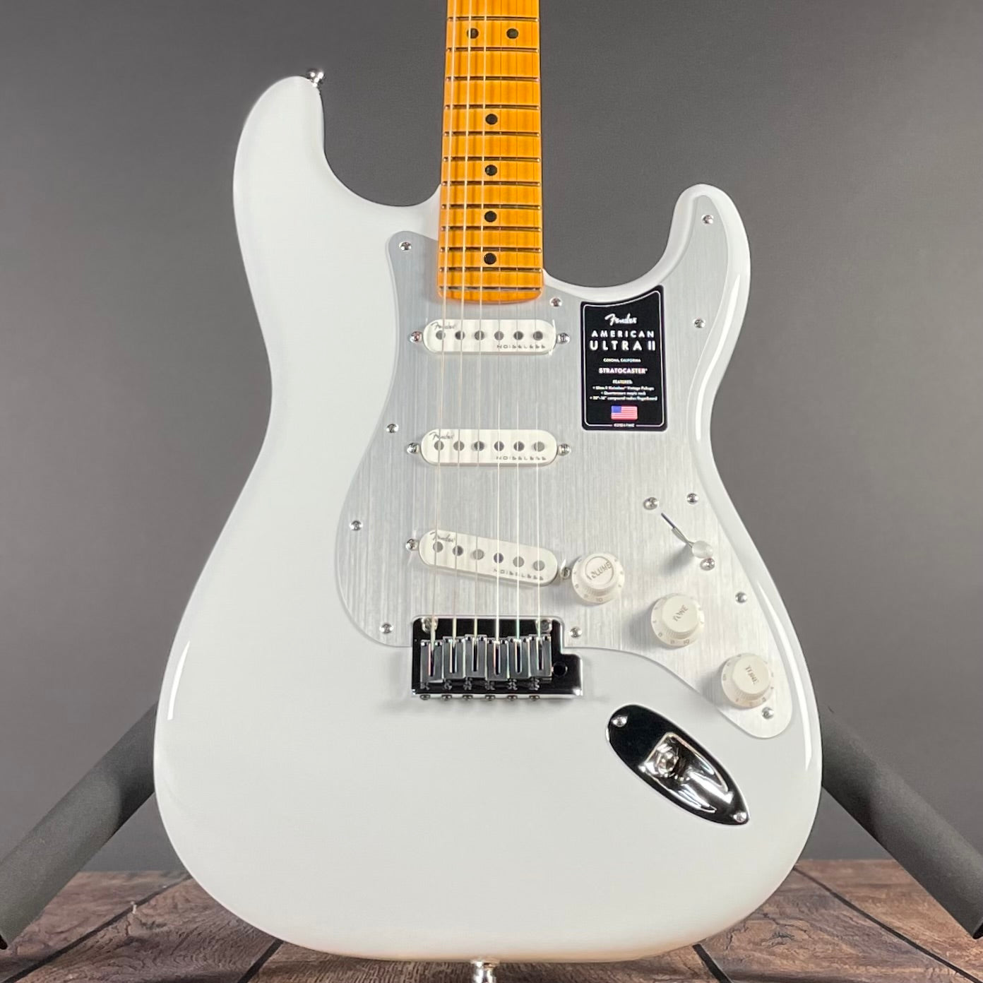 Fender American Ultra II Stratocaster, Maple- Avalanche (7lbs 14oz)