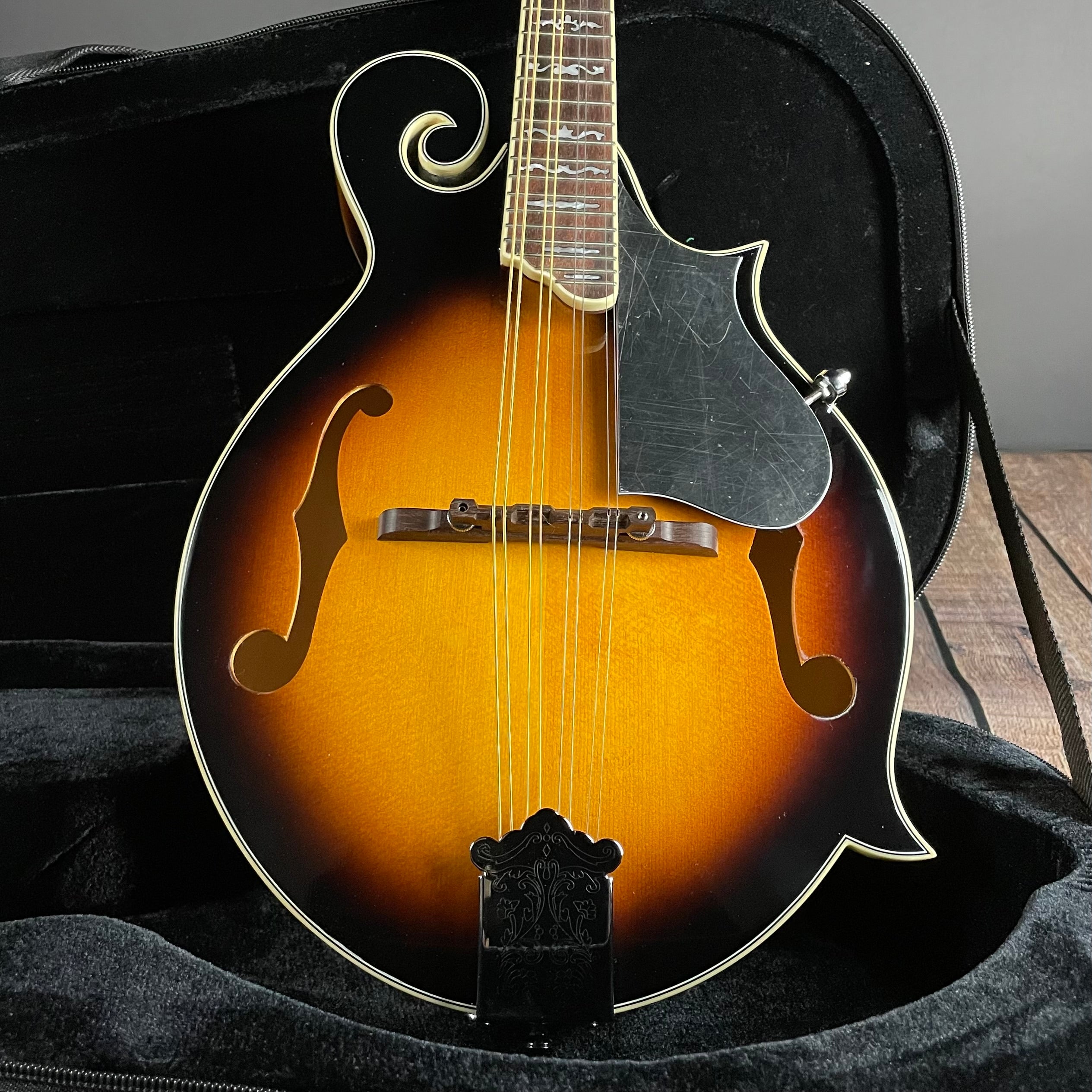 Gold Tone GM-35: F-Style Mandolin with Case - Metronome Music Inc.