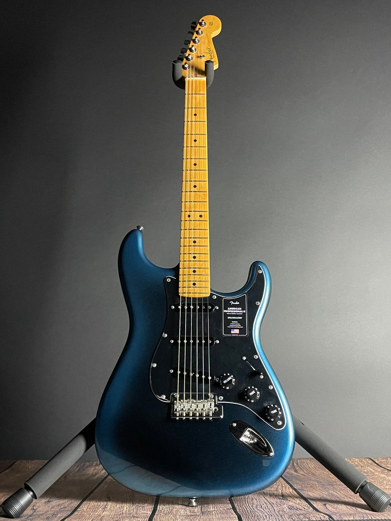 Fender American Professional II Stratocaster, Maple Fingerboard- Dark Night (US22008330)