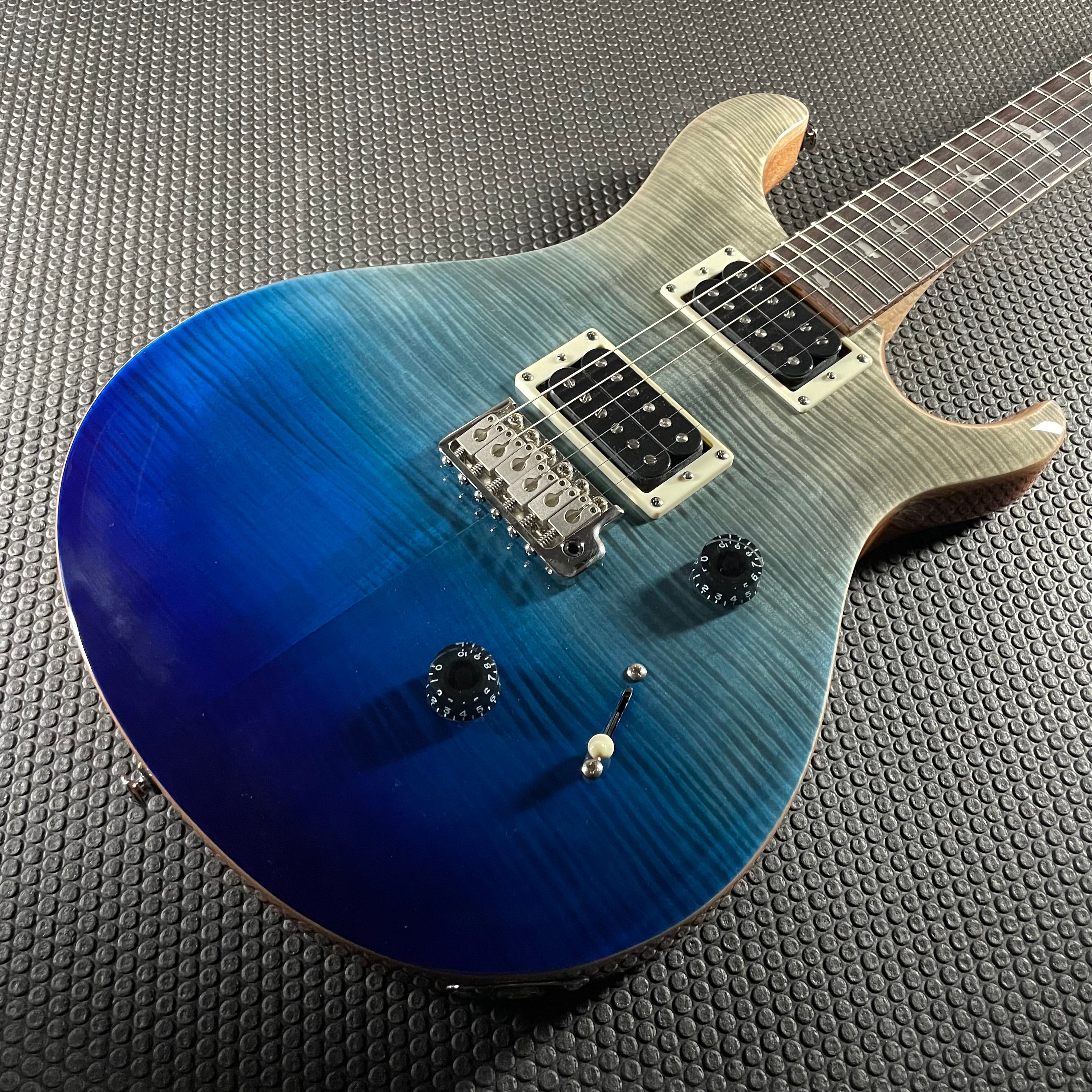 Paul Reed Smith, PRS SE Custom 24, Limited Edition- Blue Fade (7lbs 12oz)