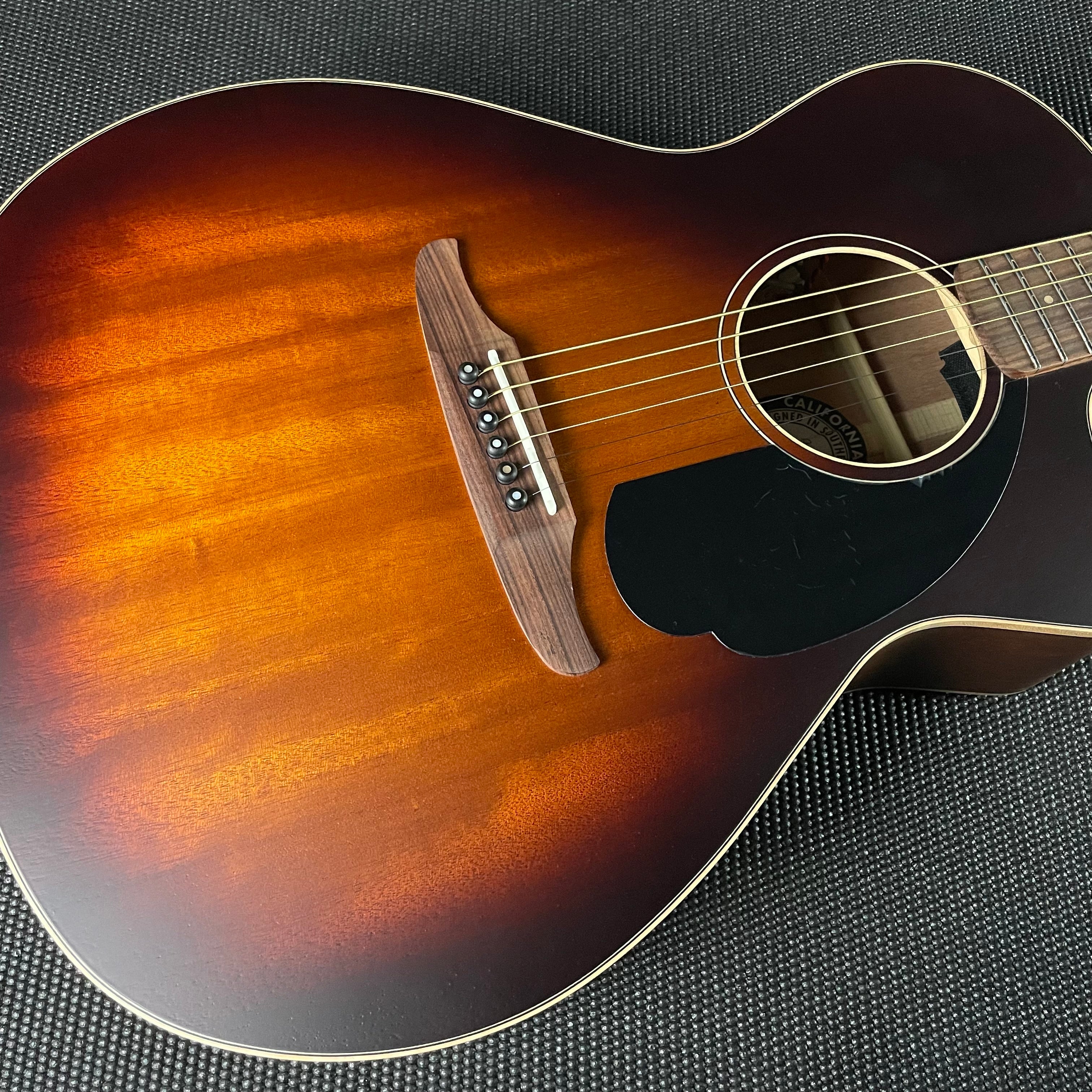 Fender Newporter Special Acoustic w/Gig Bag, Pau Ferro Fingerboard- Honey Burst - Metronome Music Inc.