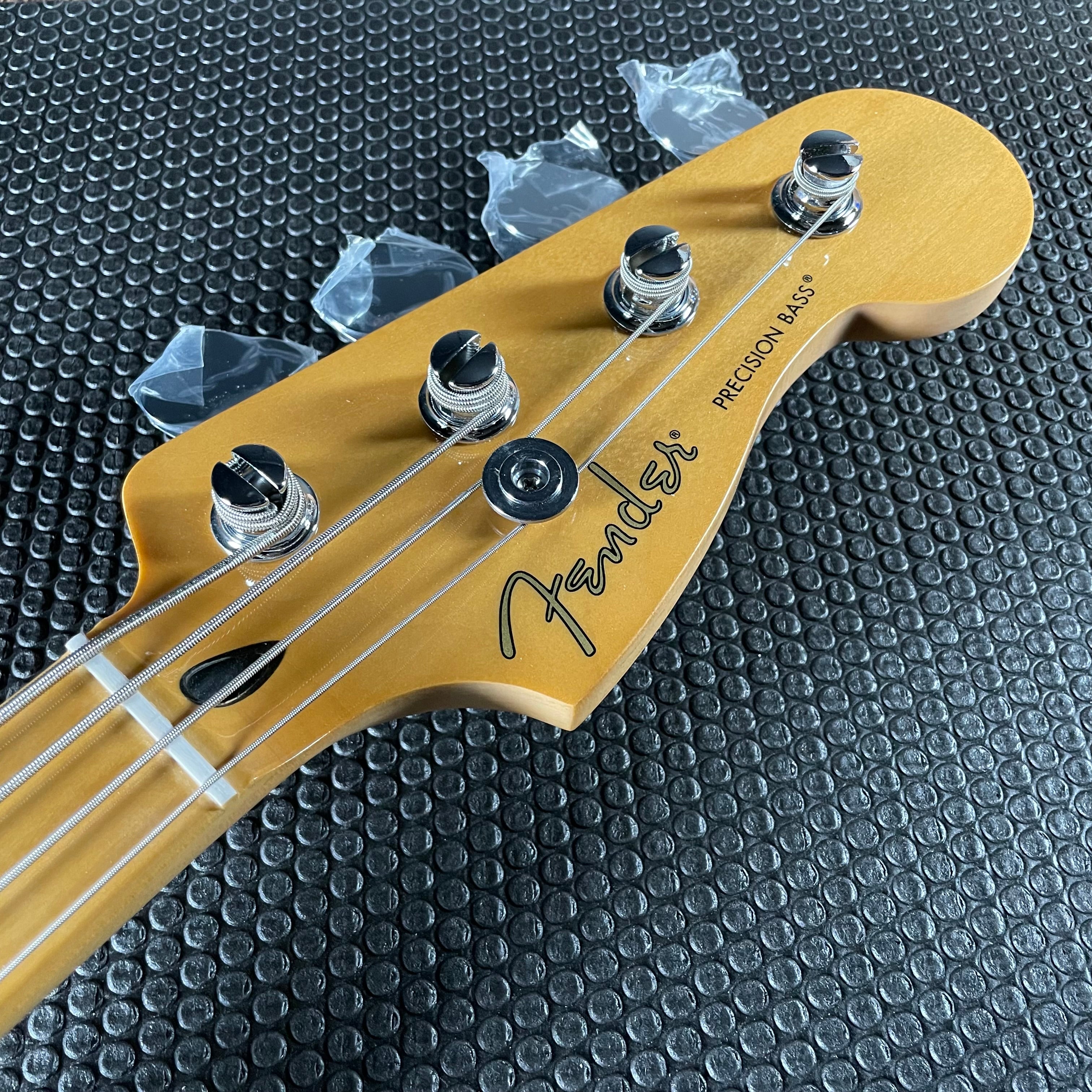 Fender Player II Precision Bass, Maple- Hialeah Yellow (8lbs 2oz)