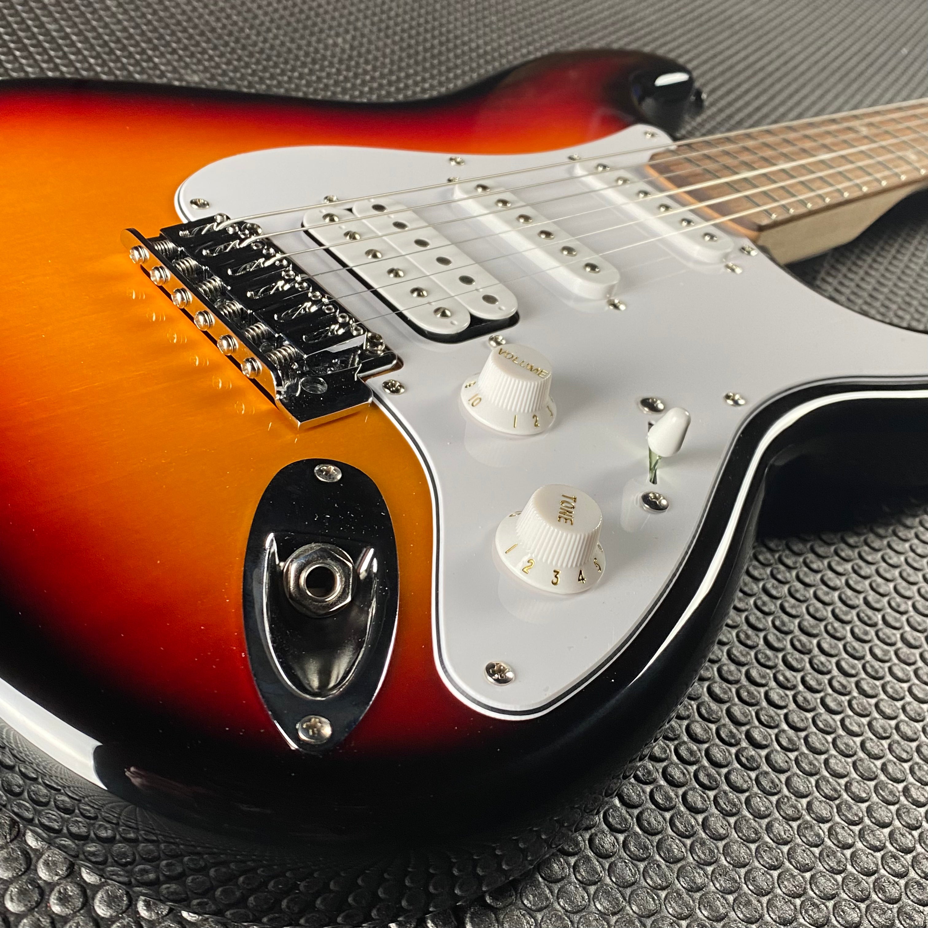 Squier Affinity Series Stratocaster Junior HSS- 3-Color Sunburst (6lbs 5oz)