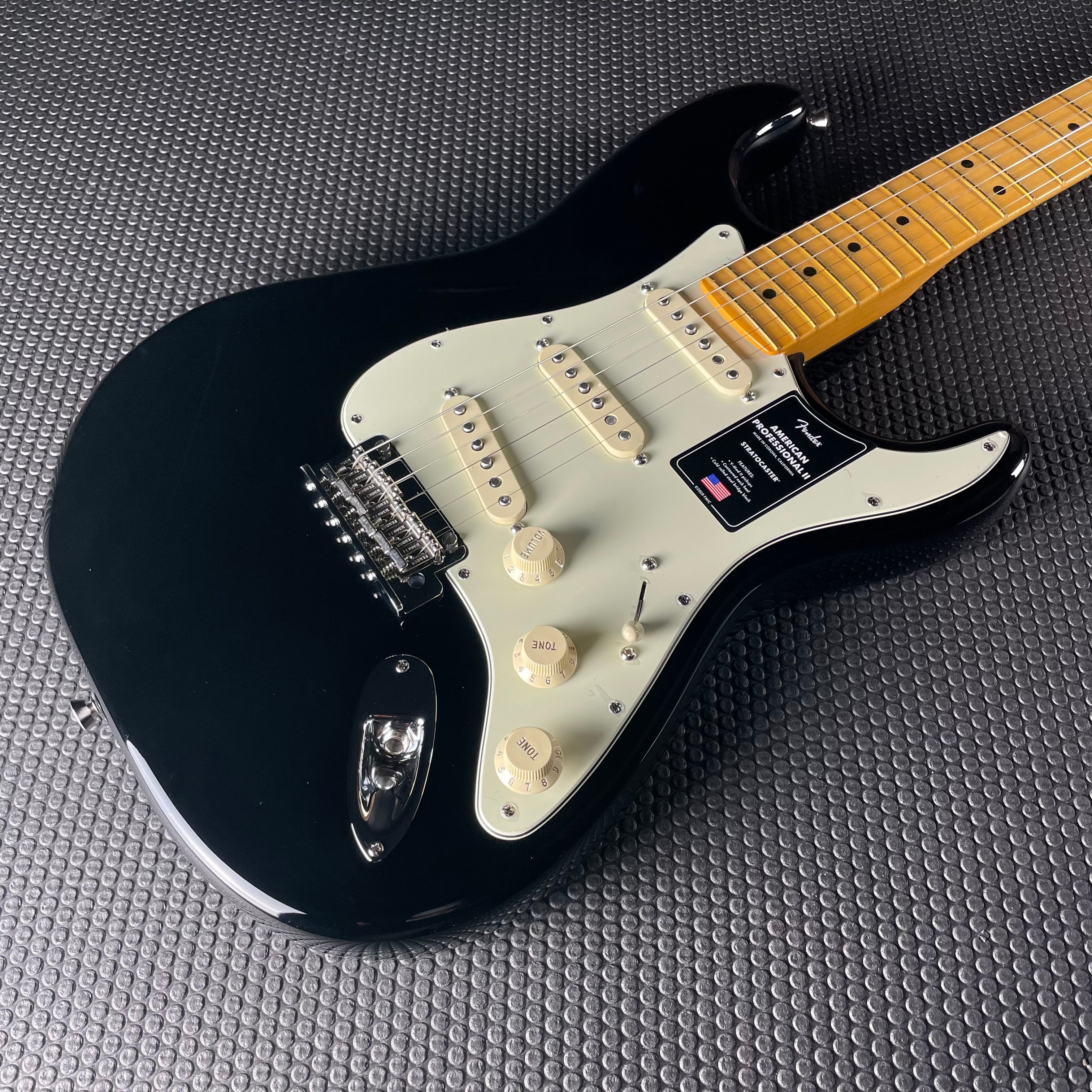 Fender American Professional II Stratocaster, Maple- Black (8lbs 1oz)