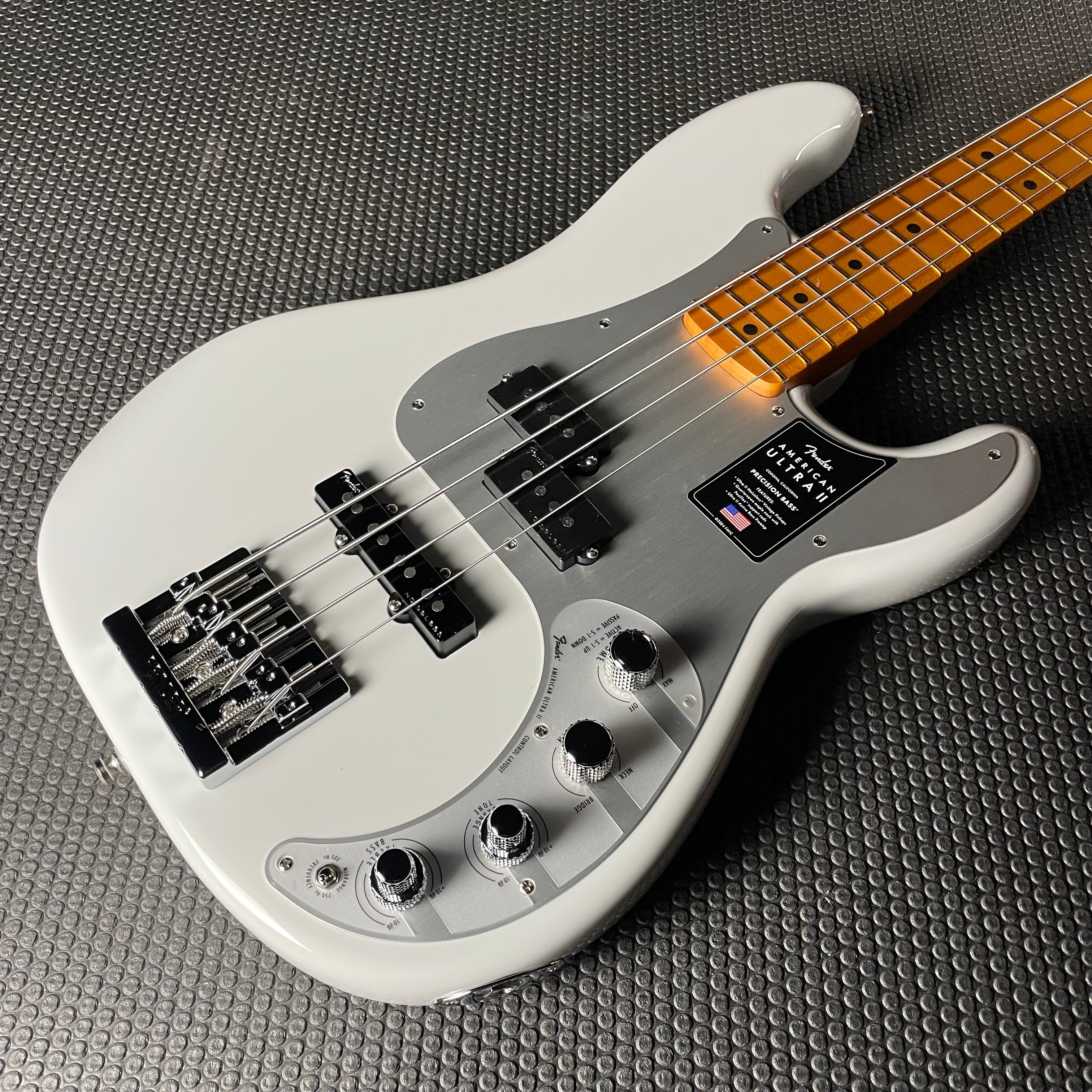 Fender American Ultra II Precision Bass, Maple- Avalanche (9lbs 1oz)