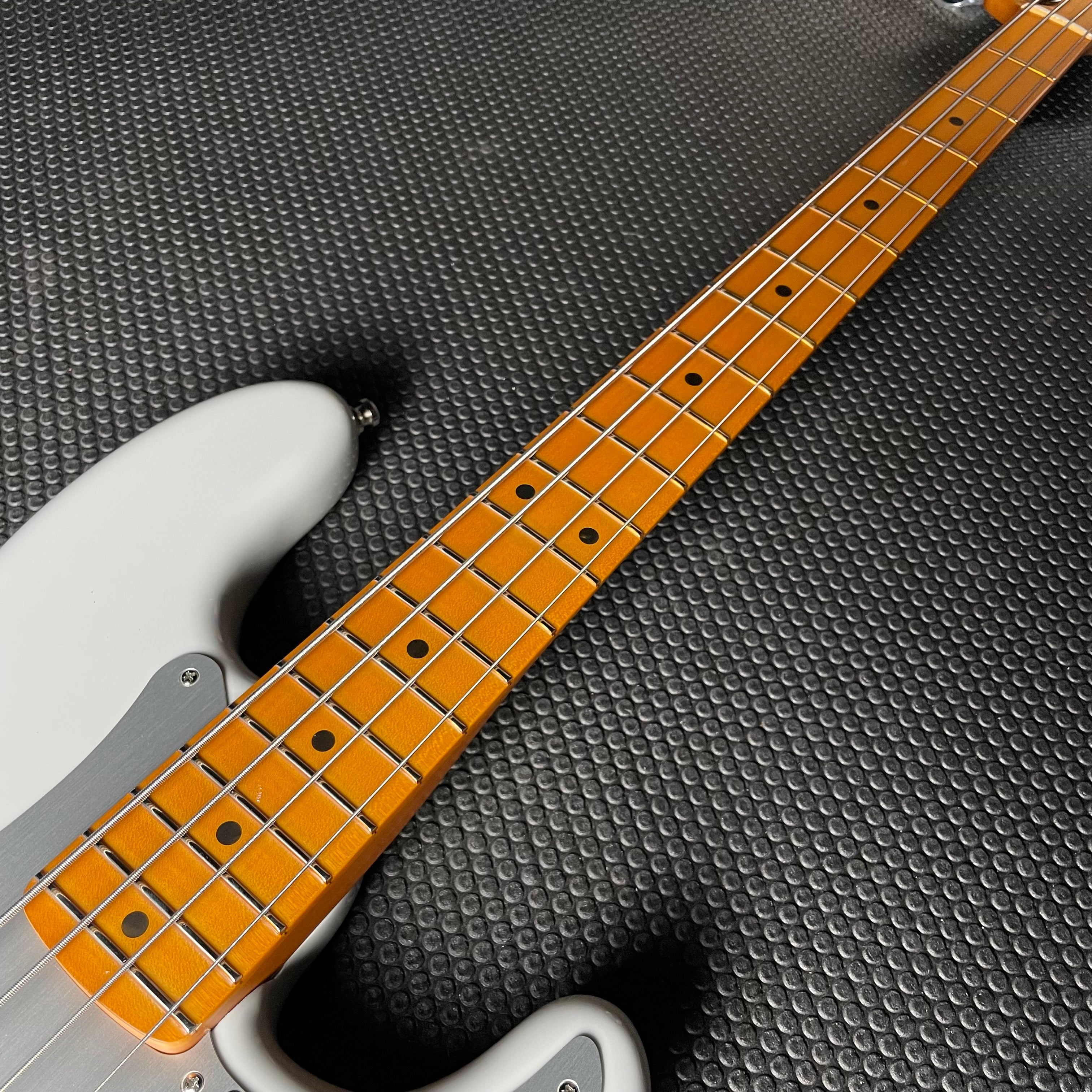 Fender American Ultra II Precision Bass, Maple- Avalanche (9lbs 1oz)