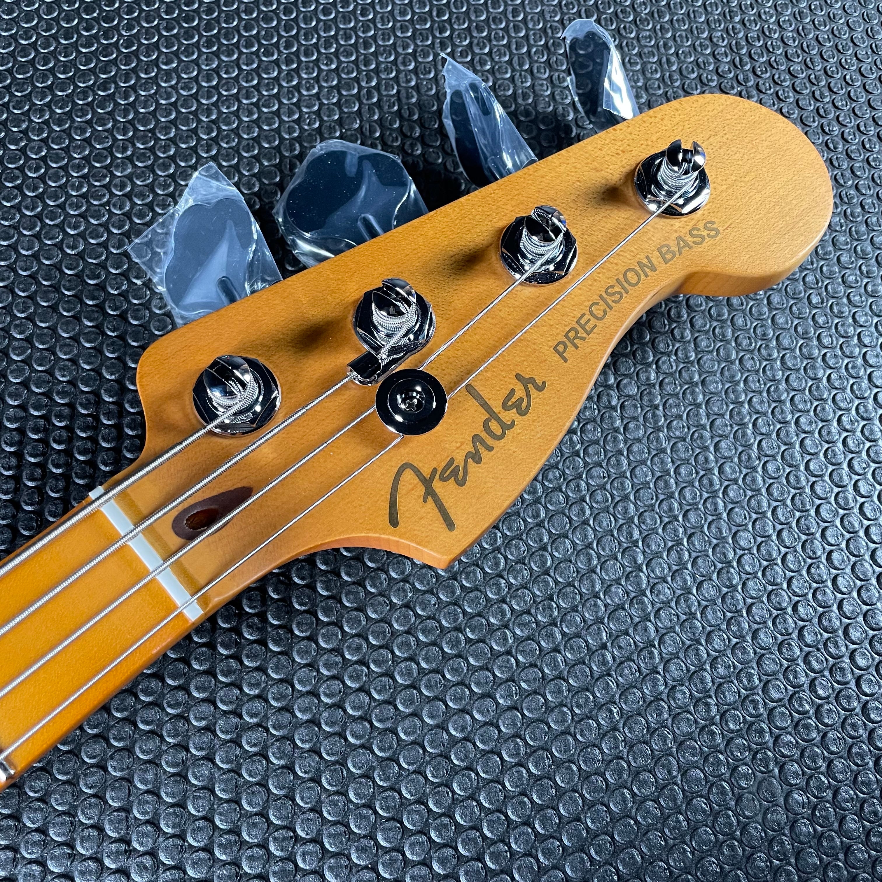 Fender American Ultra II Precision Bass, Maple- Avalanche (9lbs 1oz)