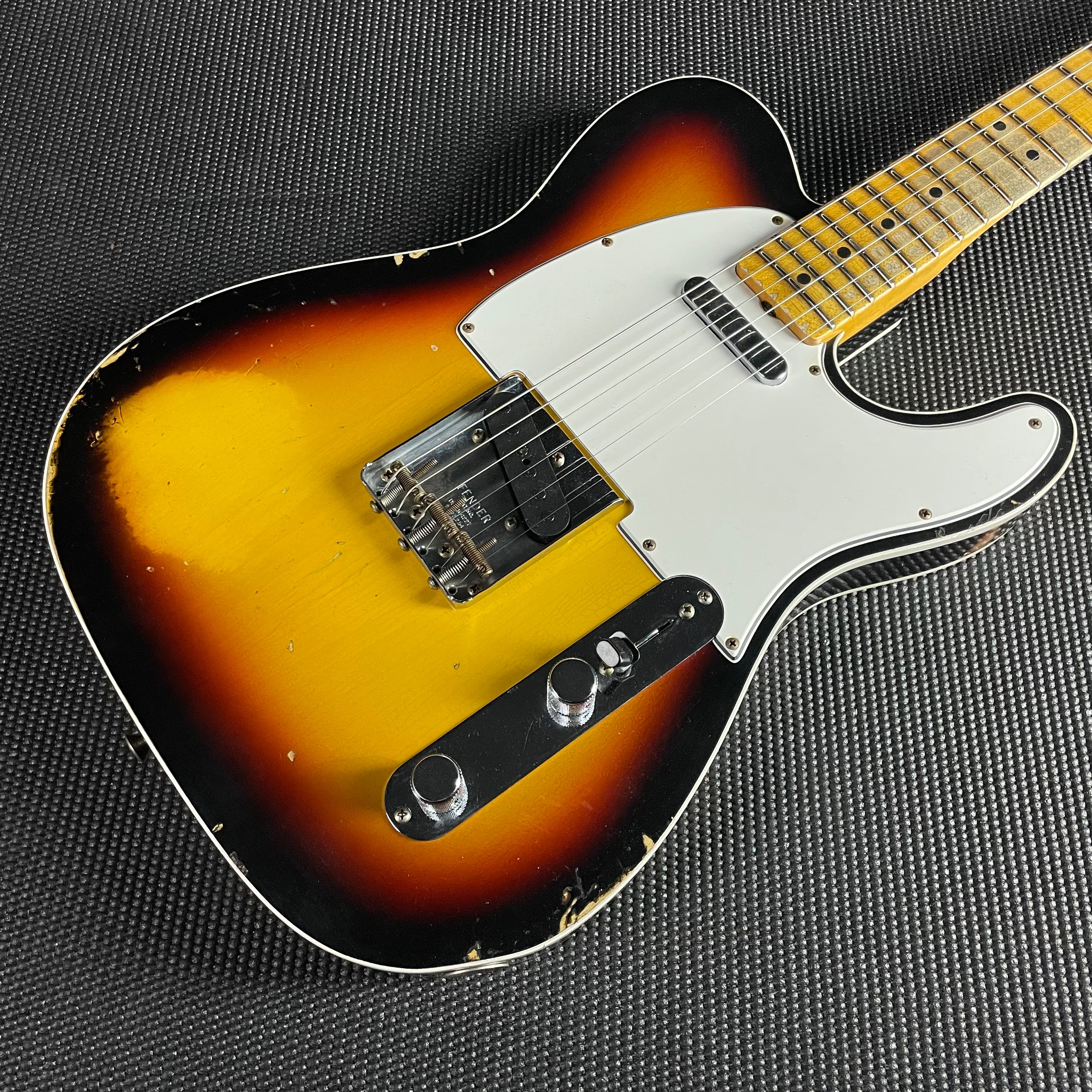 Fender Custom Shop 1965 Telecaster Custom, Heavy Relic- Faded 3-Color Sunburst (7lbs 8oz) - Metronome Music Inc.