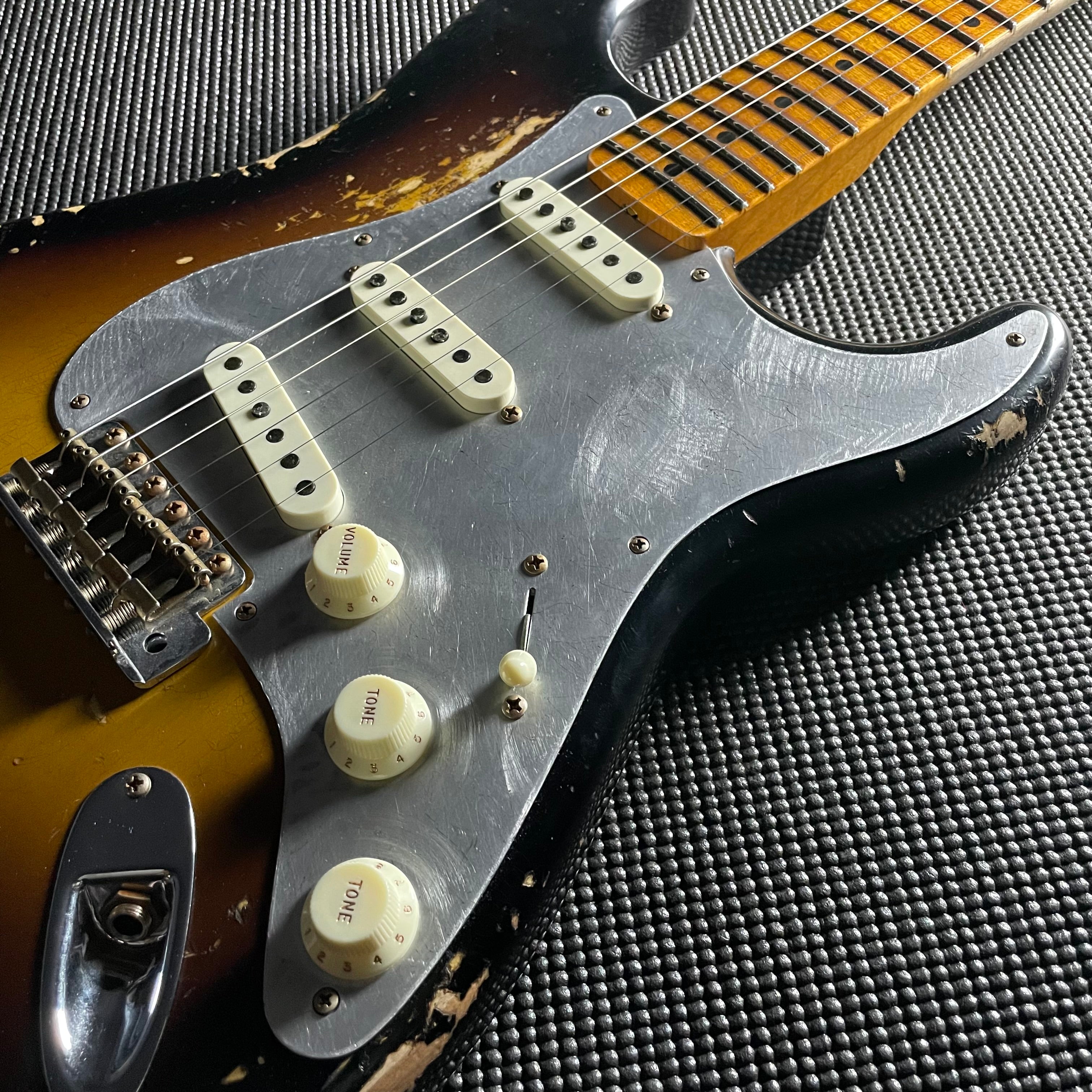 Fender Custom Shop LTD "El-Diablo" Stratocaster, Heavy Relic- Wide-Fade, 2-Color Sunburst (7lbs 13oz) - Metronome Music Inc.