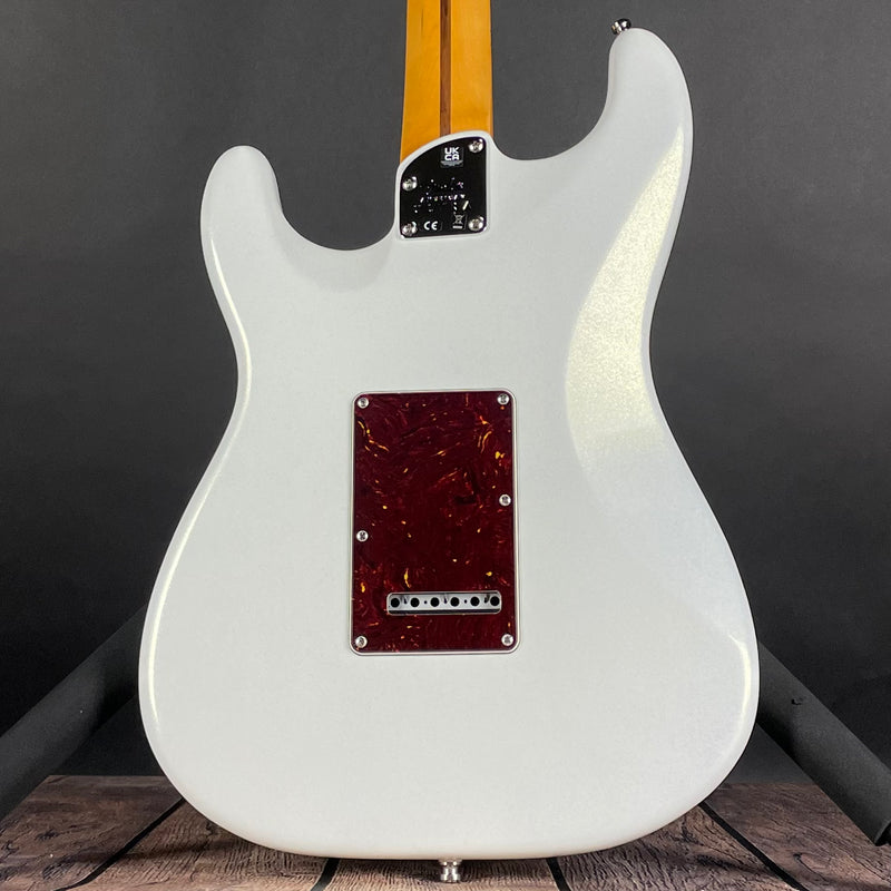 Fender American Ultra Stratocaster HSS, Maple Fingerboard- Arctic Pearl (US23009889)