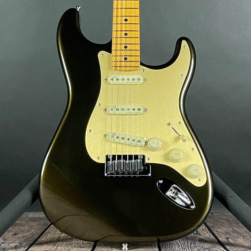Fender American Ultra Stratocaster, Maple Fingerboard- Texas Tea (US23005984) - Metronome Music Inc.