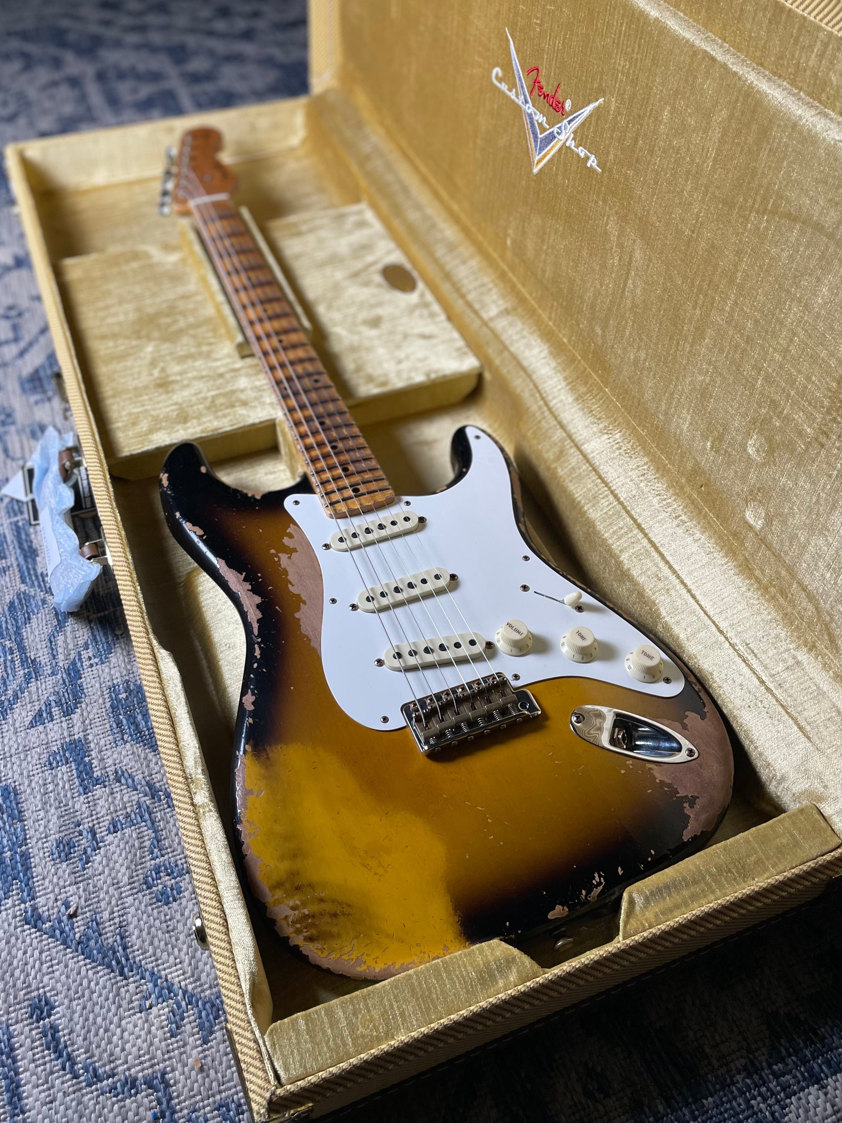 Fender Custom Shop LTD 1956 Stratocaster, Super Heavy Relic- Super Faded Aged 2-Tone Sunburst (7lbs 10oz) - Metronome Music Inc.