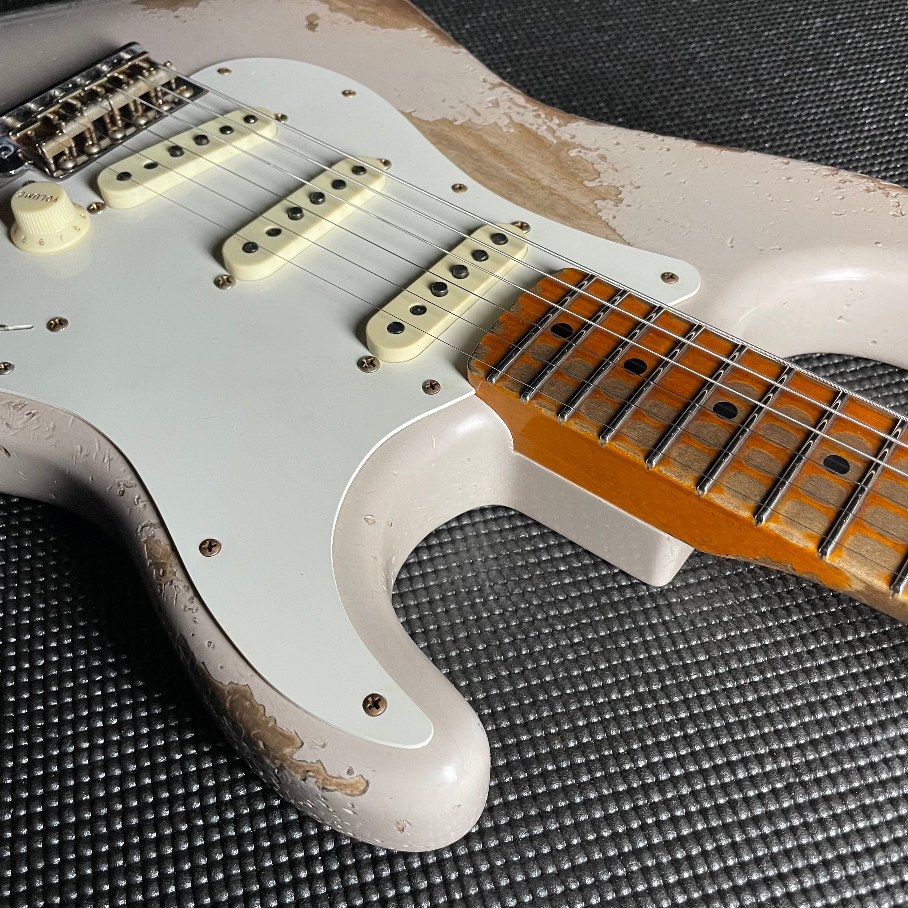 Fender Custom Shop LTD Red Hot Stratocaster, Super Heavy Relic- Aged Dirty White Blonde (7lbs 7oz) - Metronome Music Inc.