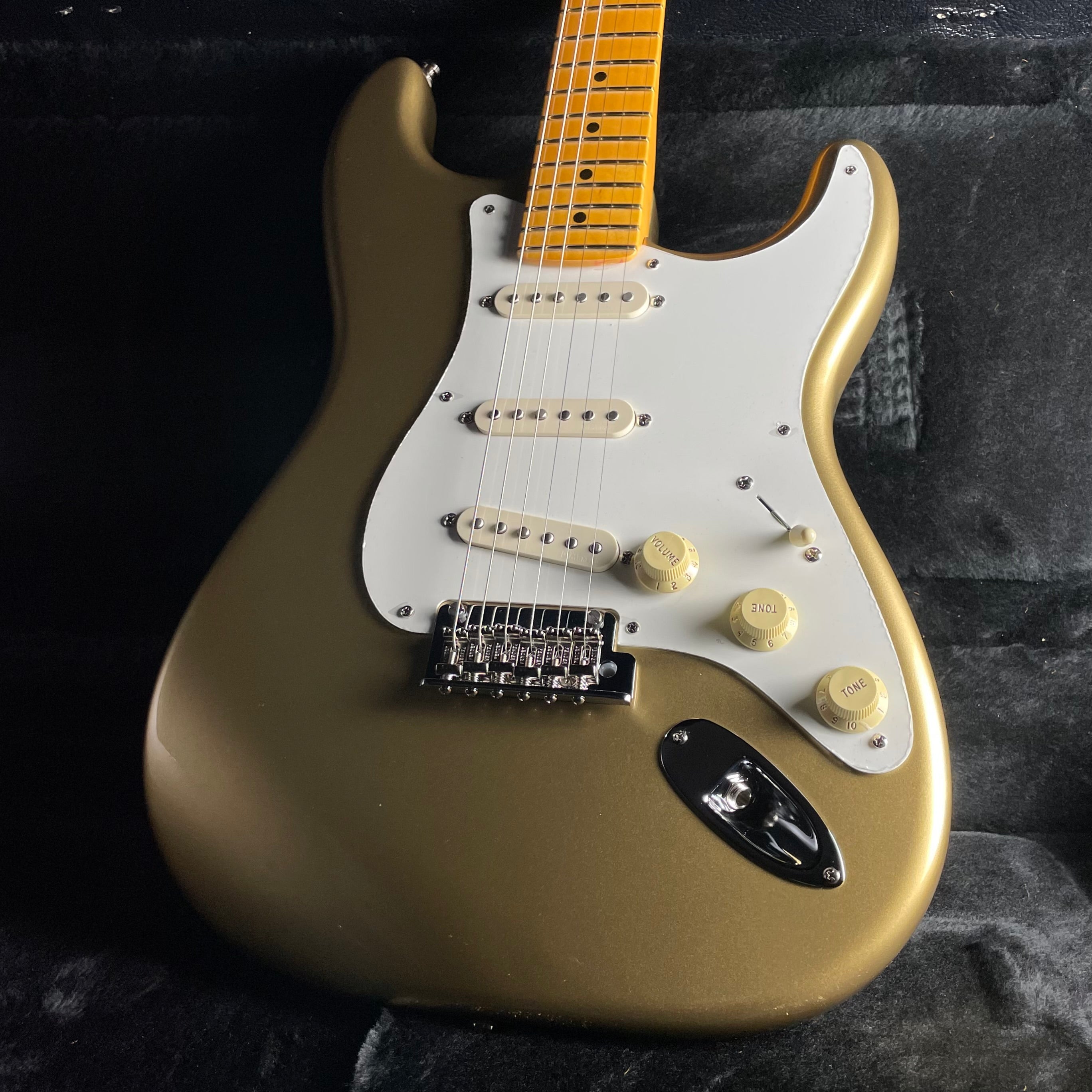 Fender Lincoln Brewster Stratocaster, Maple- Aztec Gold (LB01458) - Metronome Music Inc.