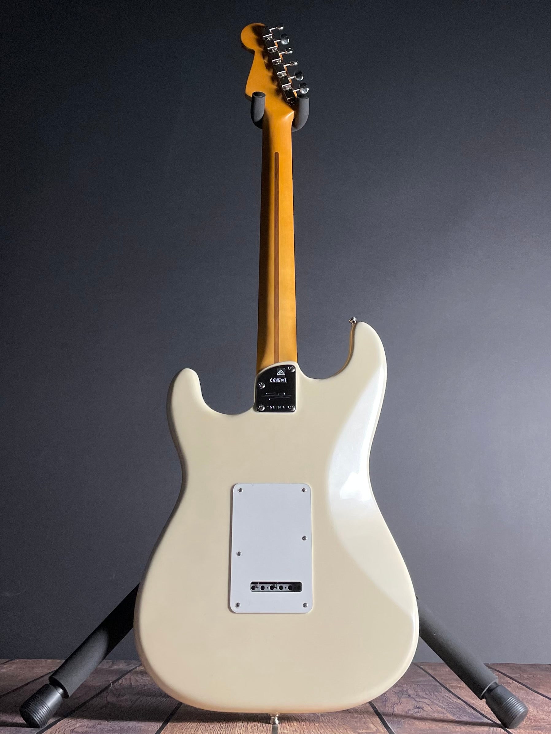 Fender Lincoln Brewster Stratocaster, Maple- Olympic Pearl (LB01260) - Metronome Music Inc.