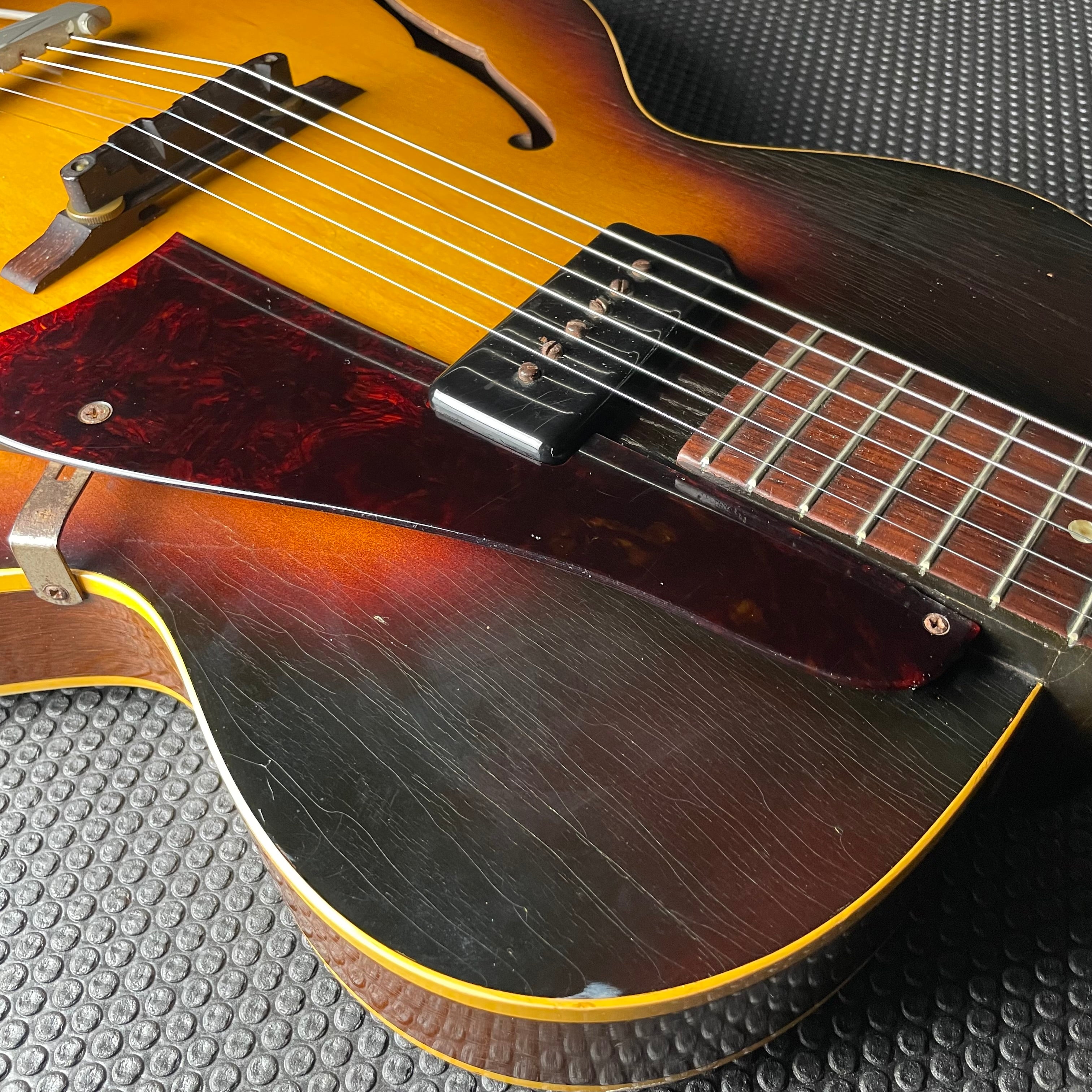 Gibson ES-125T Thinline, Hollow-Body (1957)