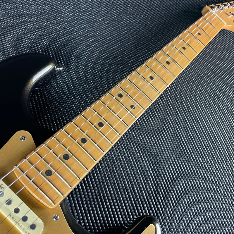 Fender American Ultra Stratocaster HSS, Maple Fingerboard- Texas Tea (US23024432)