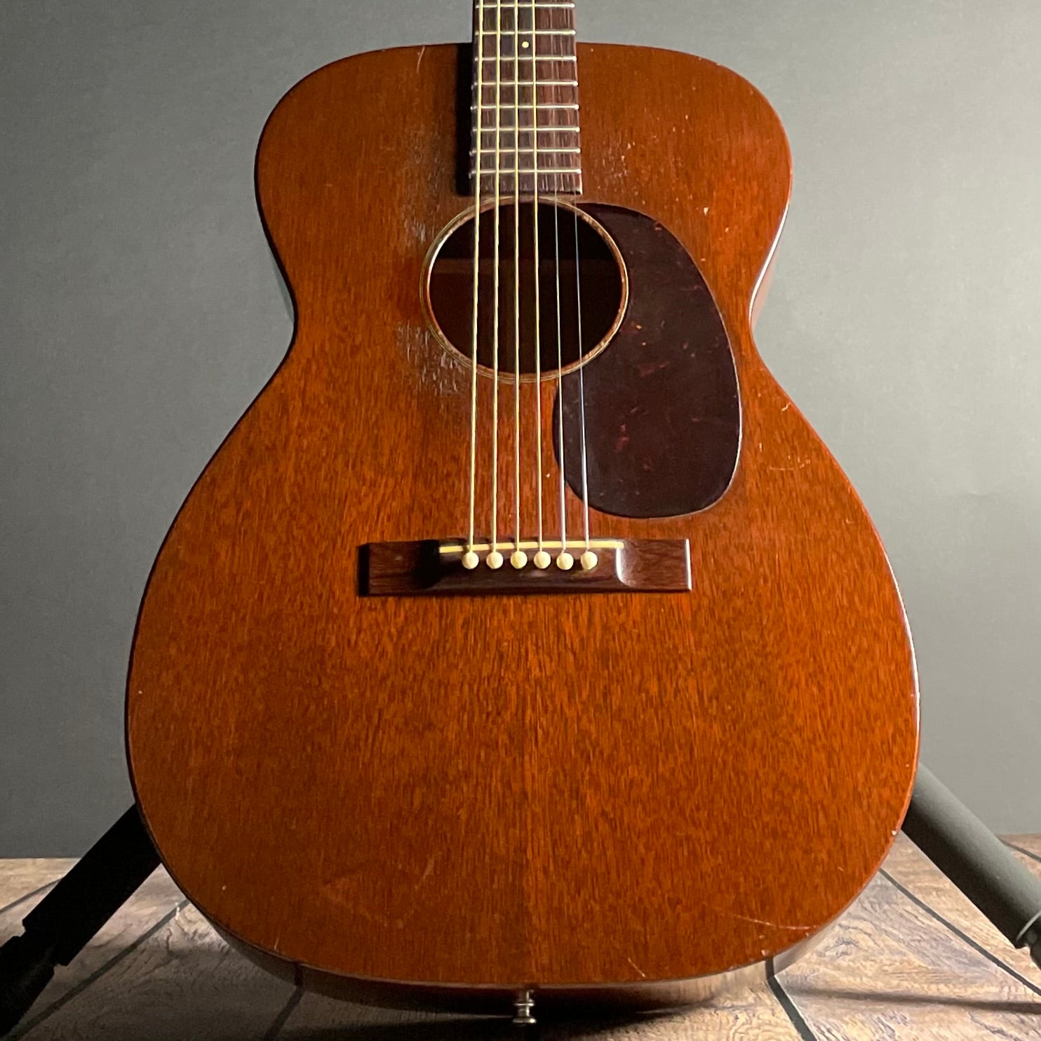 C.F. Martin 00-17 Flat Top Acoustic w/Chipboard Case (1949)