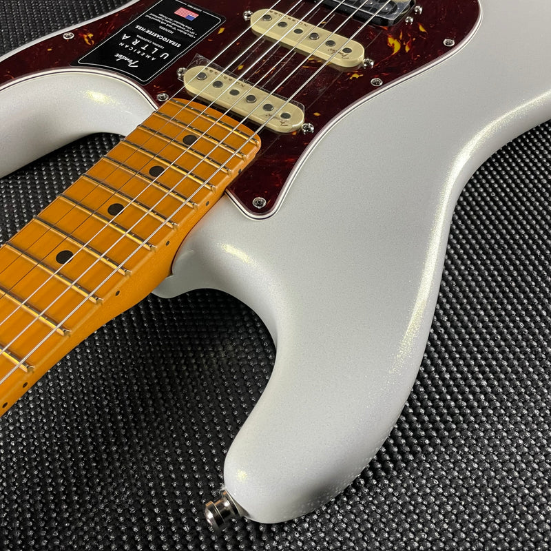 Fender American Ultra Stratocaster HSS, Maple Fingerboard- Arctic Pearl (US23009889)