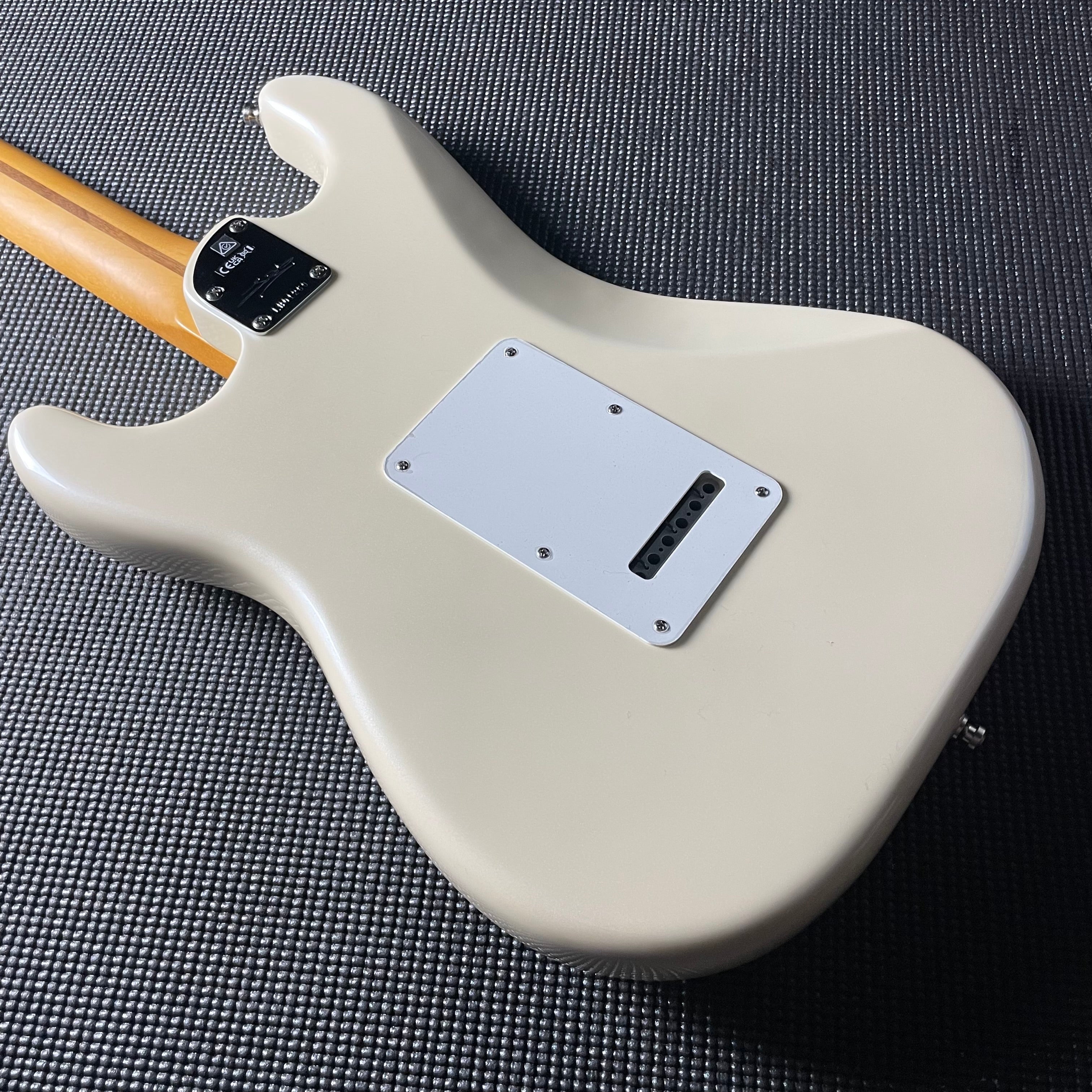 Fender Lincoln Brewster Stratocaster, Maple- Olympic Pearl (LB01260) - Metronome Music Inc.