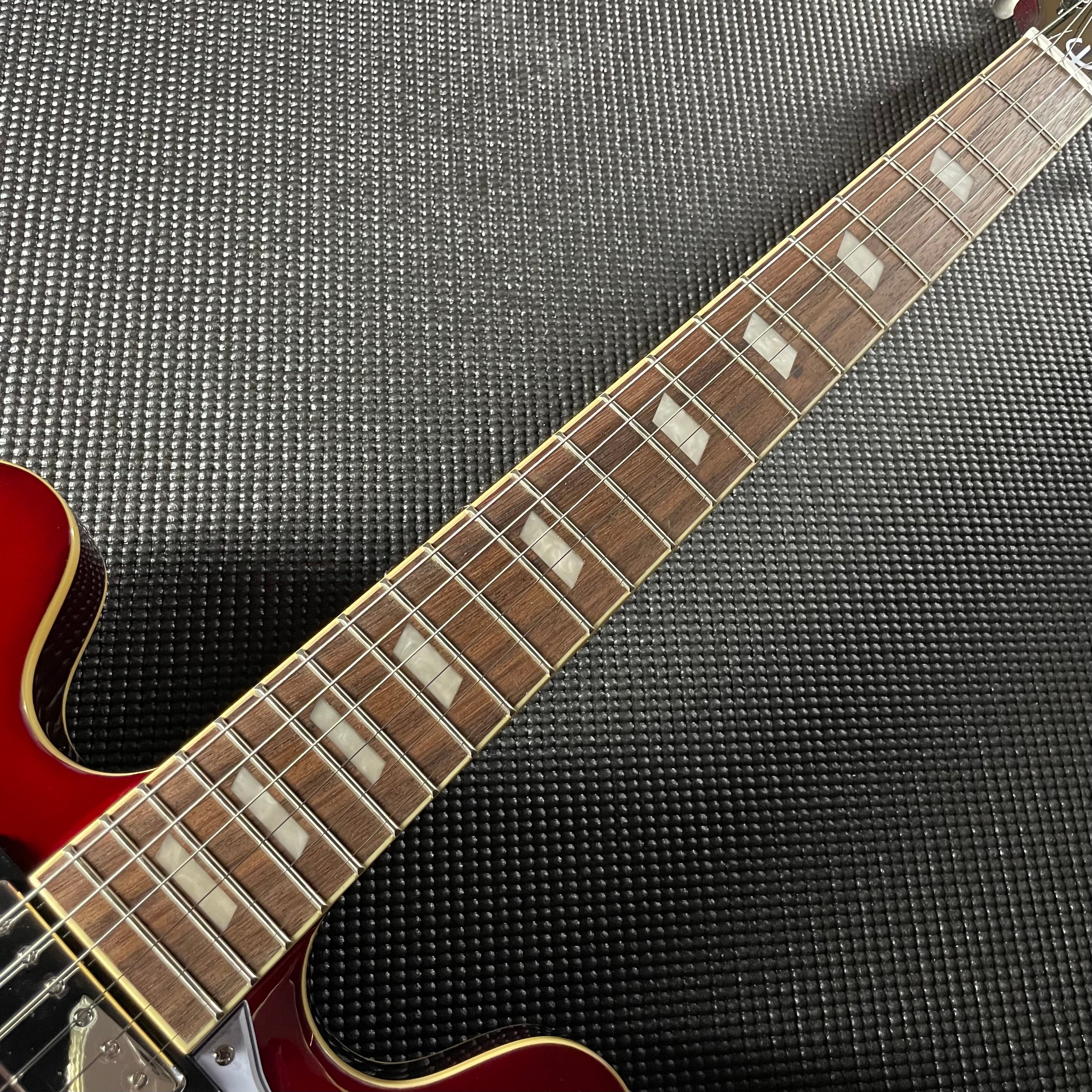 Epiphone Riviera w/Frequensator Tailpiece- Sparkling Burgundy (7lbs 13oz) - Metronome Music Inc.