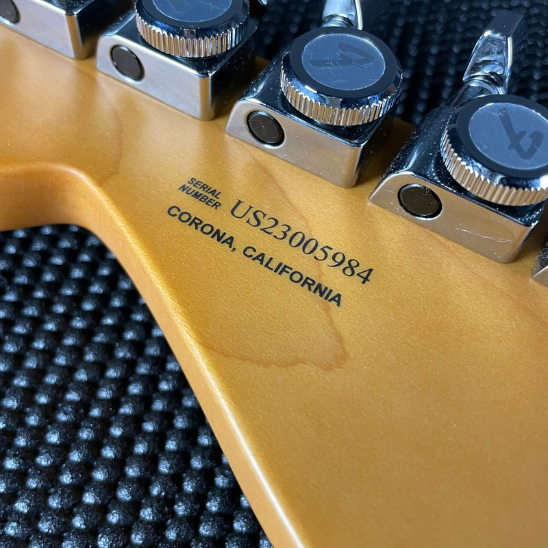 Fender American Ultra Stratocaster, Maple Fingerboard- Texas Tea (US23005984)