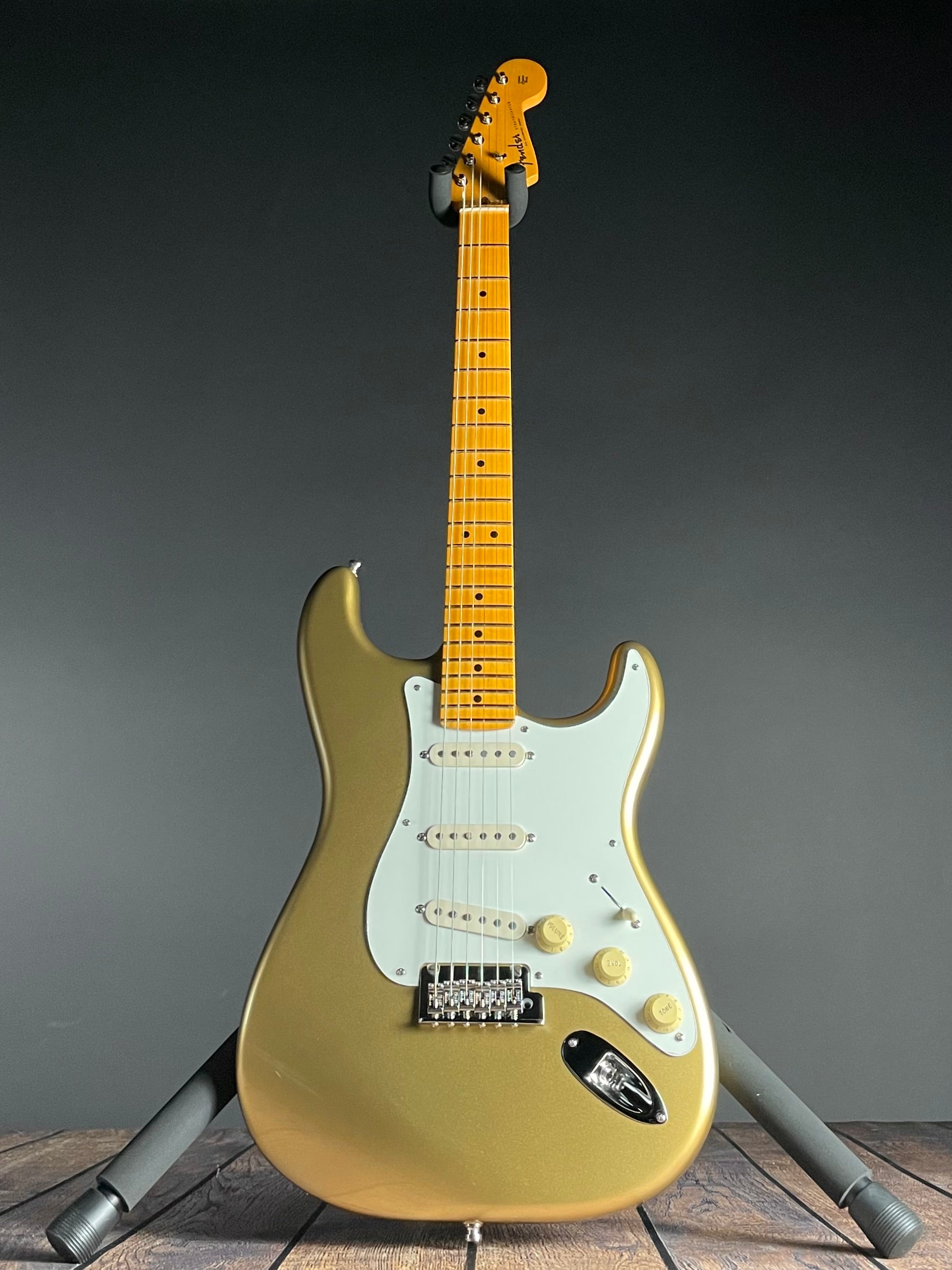 Fender Lincoln Brewster Stratocaster, Maple- Aztec Gold (LB01458) - Metronome Music Inc.