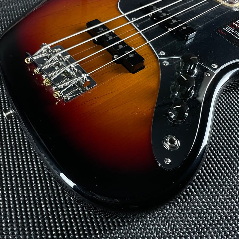 Fender American Performer Jazz Bass, Rosewood Fingerboard- 3-Color Sunburst (US23023185)