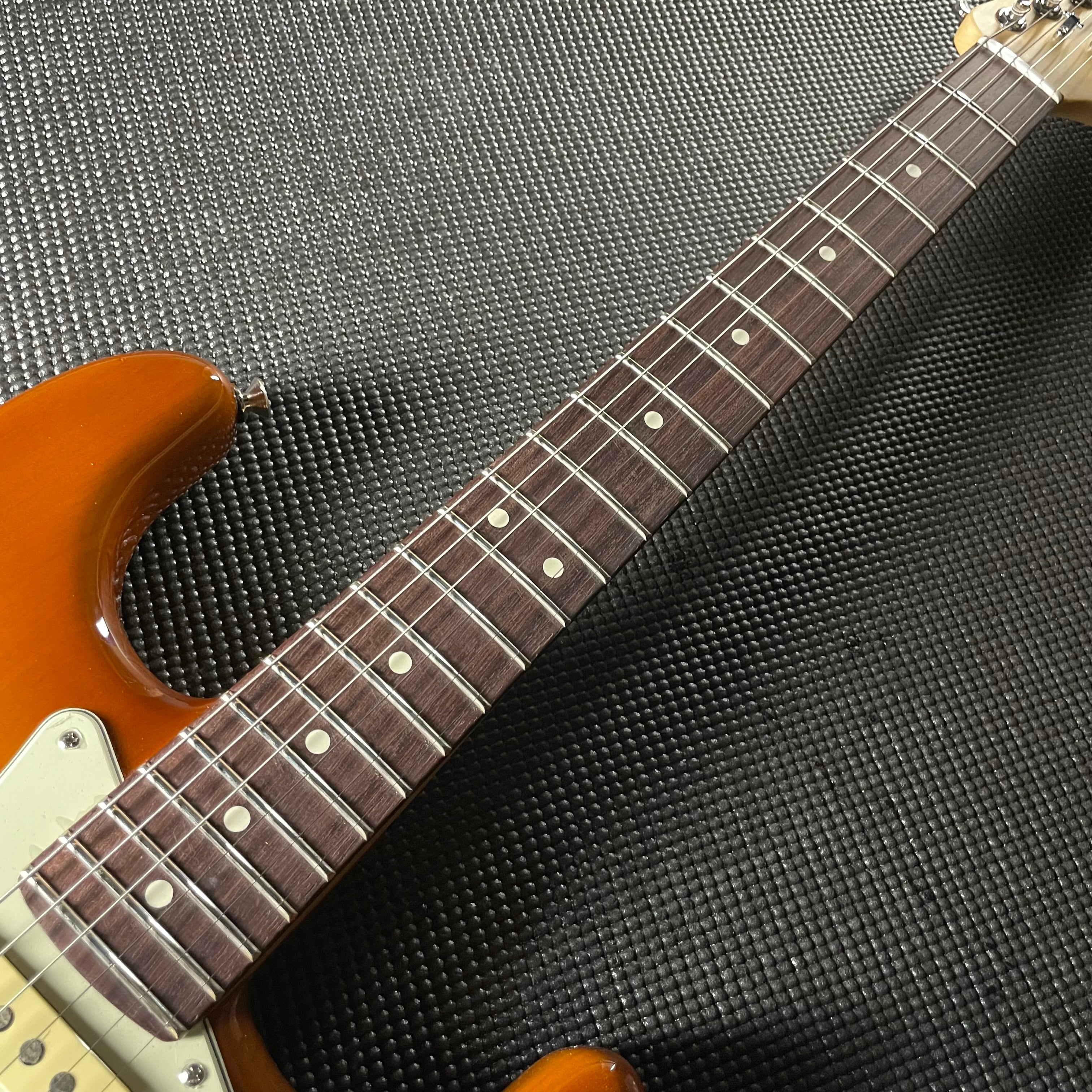 Fender American Performer Stratocaster, Rosewood- Honey Burst (US23071556) - Metronome Music Inc.