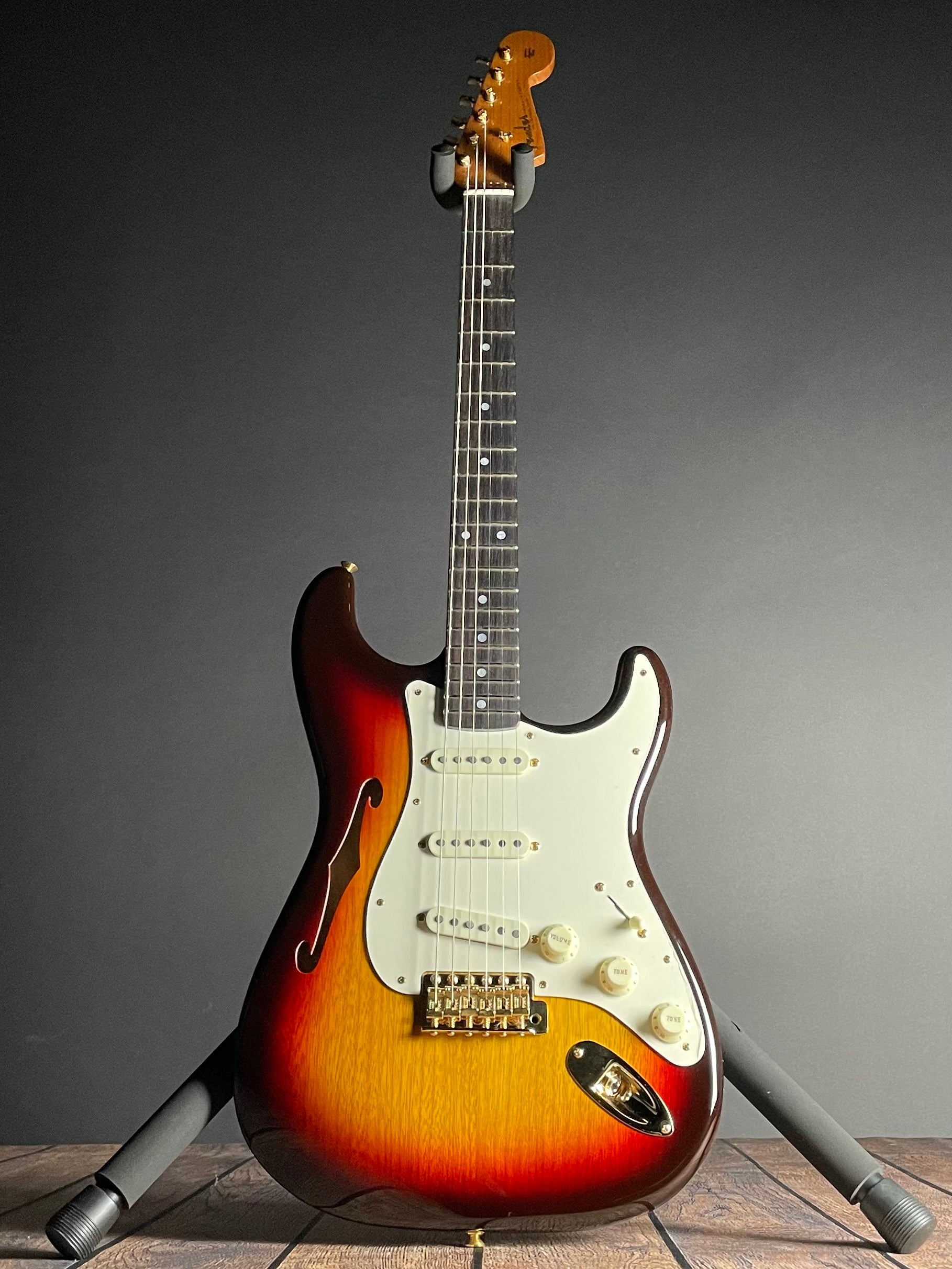 Fender Artisan Korina Stratocaster, Rosewood- Chocolate 3-Color Sunburst (7lbs 12oz) - Metronome Music Inc.