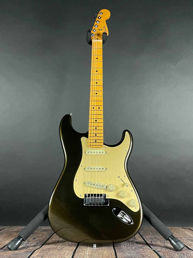 Fender American Ultra Stratocaster, Maple Fingerboard- Texas Tea (US23005984)