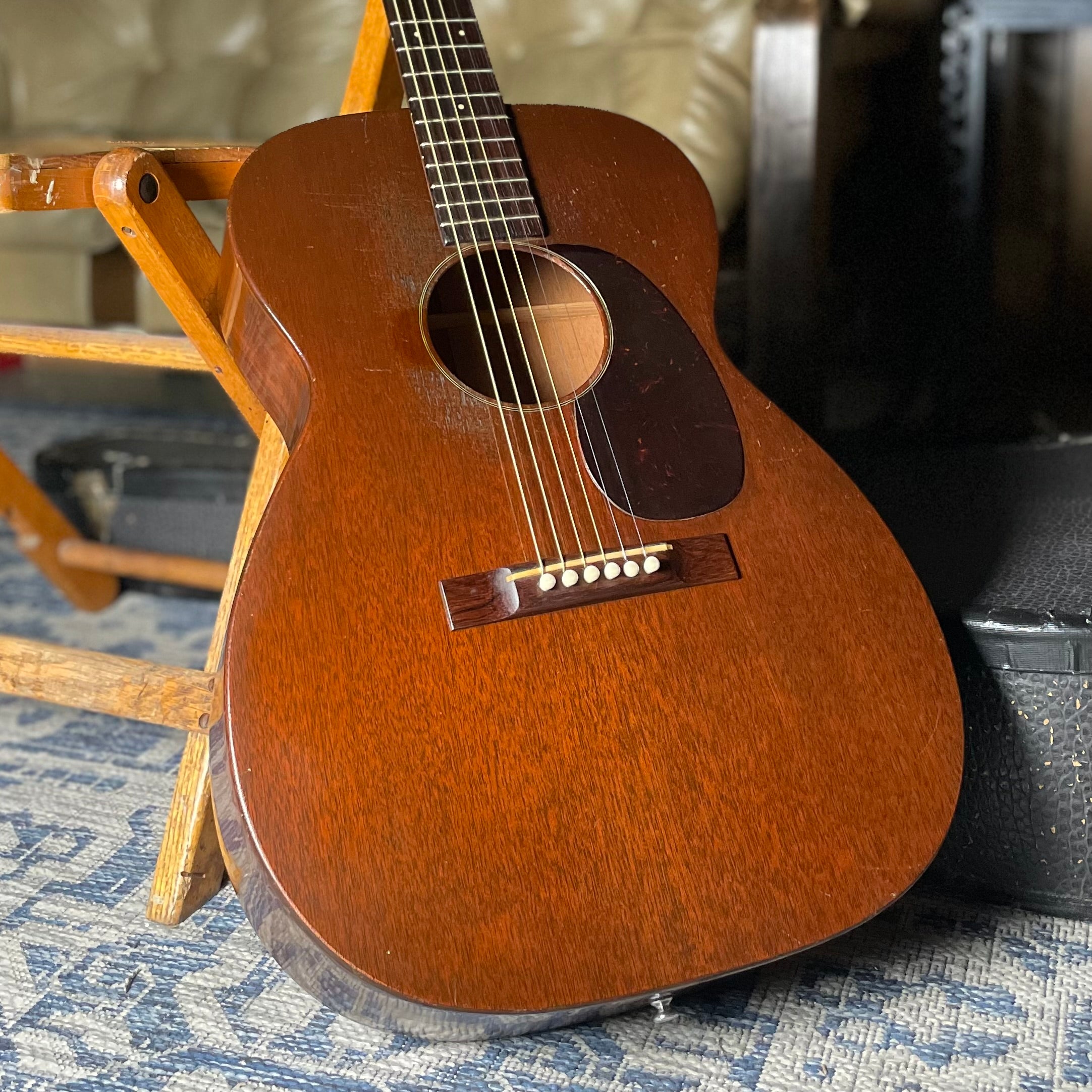 C.F. Martin 00-17 Flat Top Acoustic w/Chipboard Case (1949)