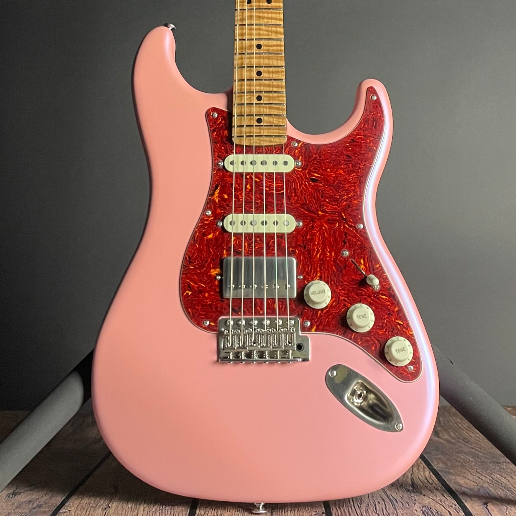 LsL Instruments Saticoy ONE B HSS, Roasted Maple, 22-Fret- Ice Pink (7lbs 0oz) - Metronome Music Inc.