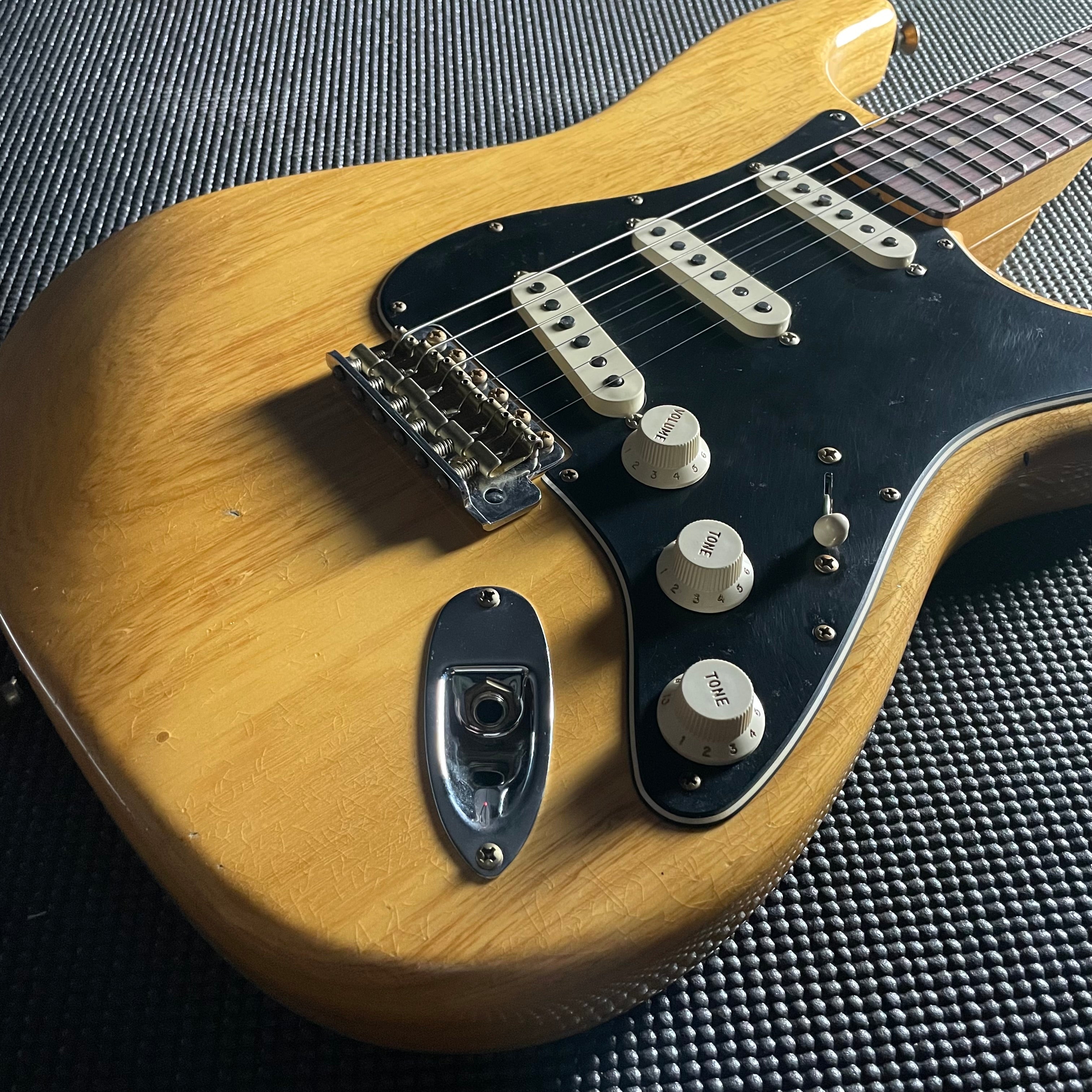 Fender Custom Shop Postmodern Stratocaster, Journeyman- Aged Natural (7lbs 7oz) - Metronome Music Inc.