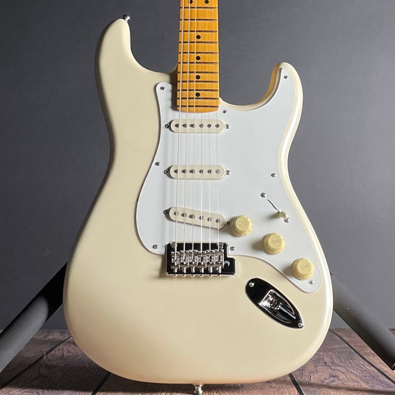 Fender Lincoln Brewster Stratocaster, Maple- Olympic Pearl (LB01260) - Metronome Music Inc.