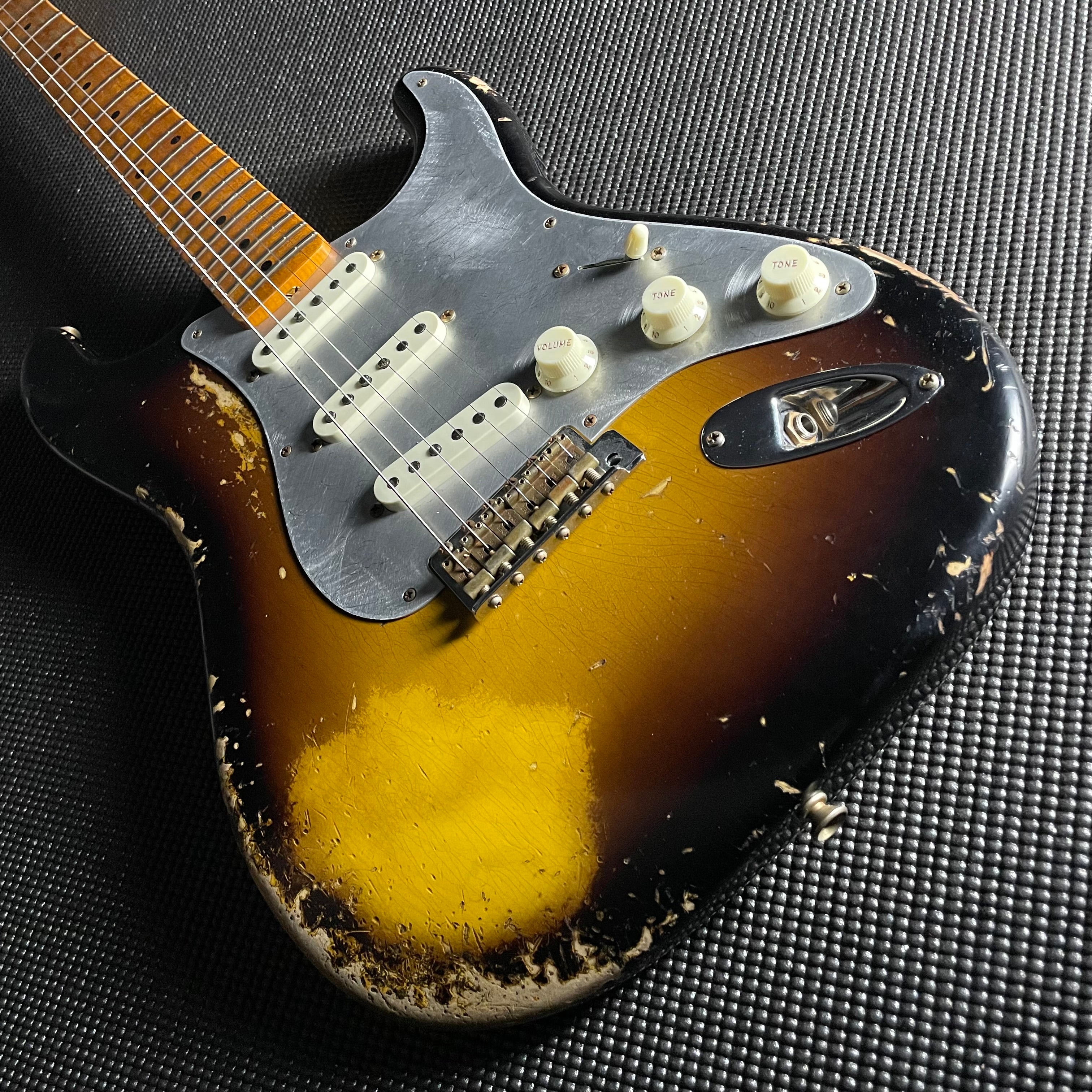 Fender Custom Shop LTD "El-Diablo" Stratocaster, Heavy Relic- Wide-Fade, 2-Color Sunburst (7lbs 13oz) - Metronome Music Inc.