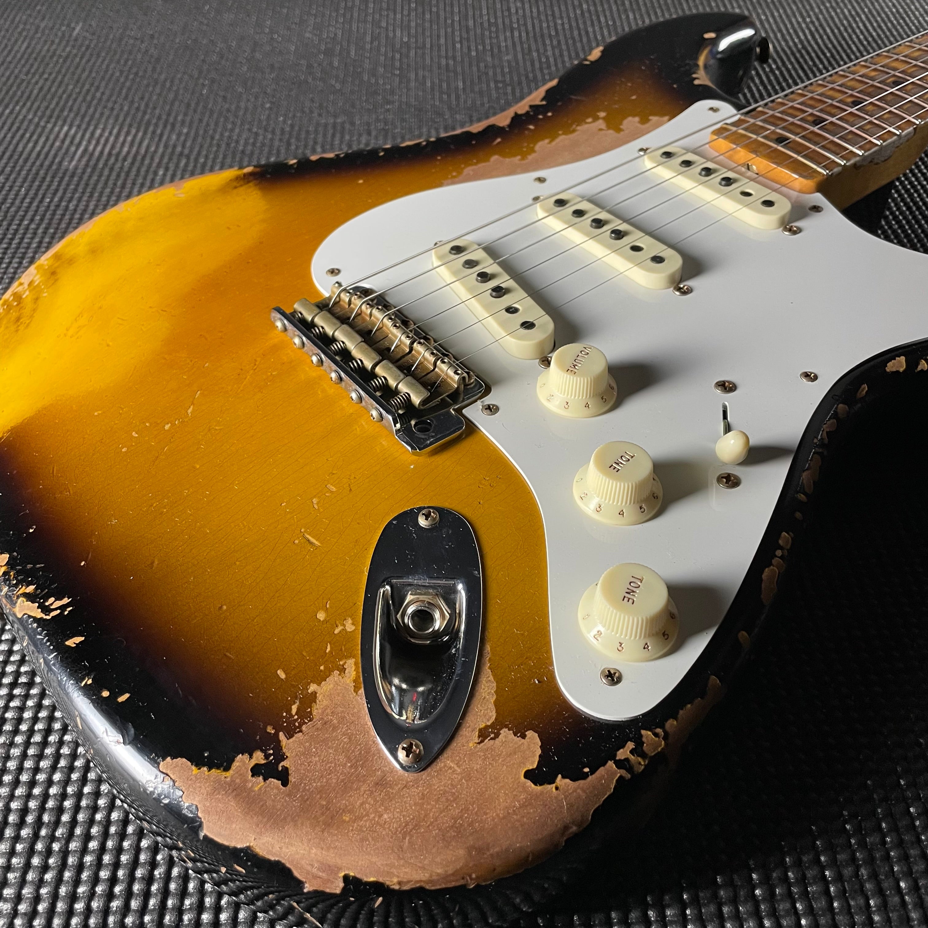 Fender Custom Shop LTD 1956 Stratocaster, Super Heavy Relic- Super Faded Aged 2-Tone Sunburst (7lbs 10oz) - Metronome Music Inc.