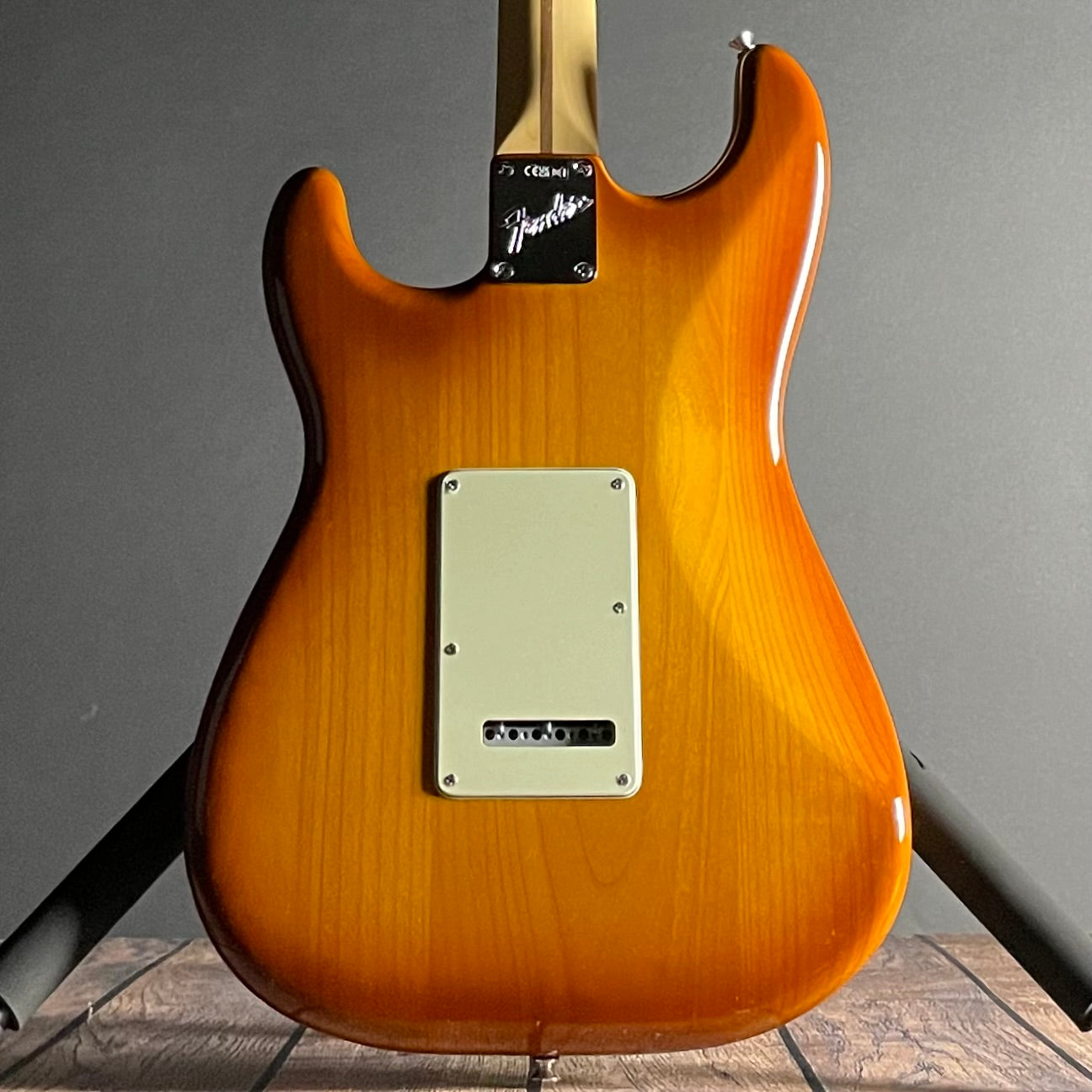 Fender American Performer Stratocaster, Rosewood- Honey Burst (US23071556) - Metronome Music Inc.