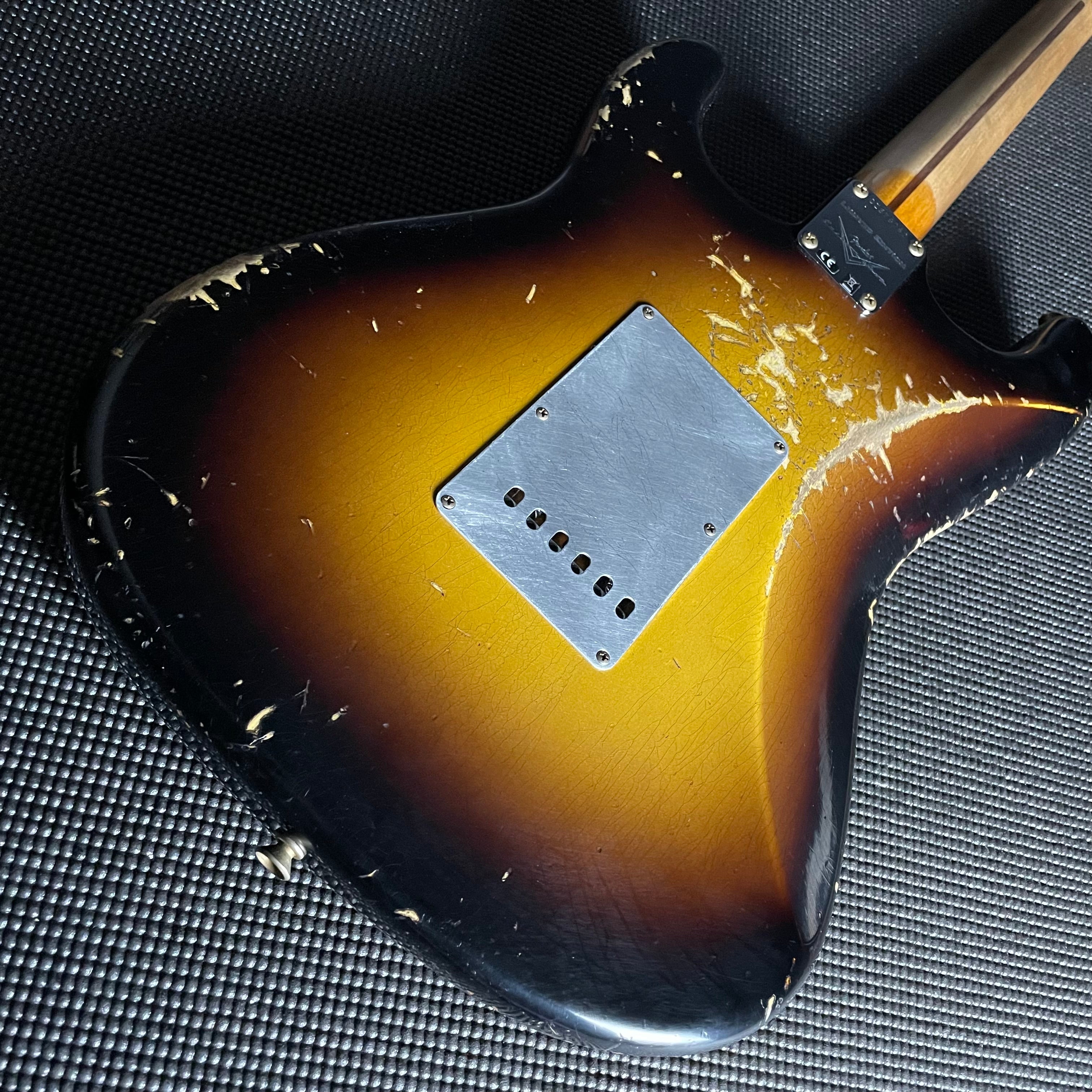 Fender Custom Shop LTD "El-Diablo" Stratocaster, Heavy Relic- Wide-Fade, 2-Color Sunburst (7lbs 13oz) - Metronome Music Inc.