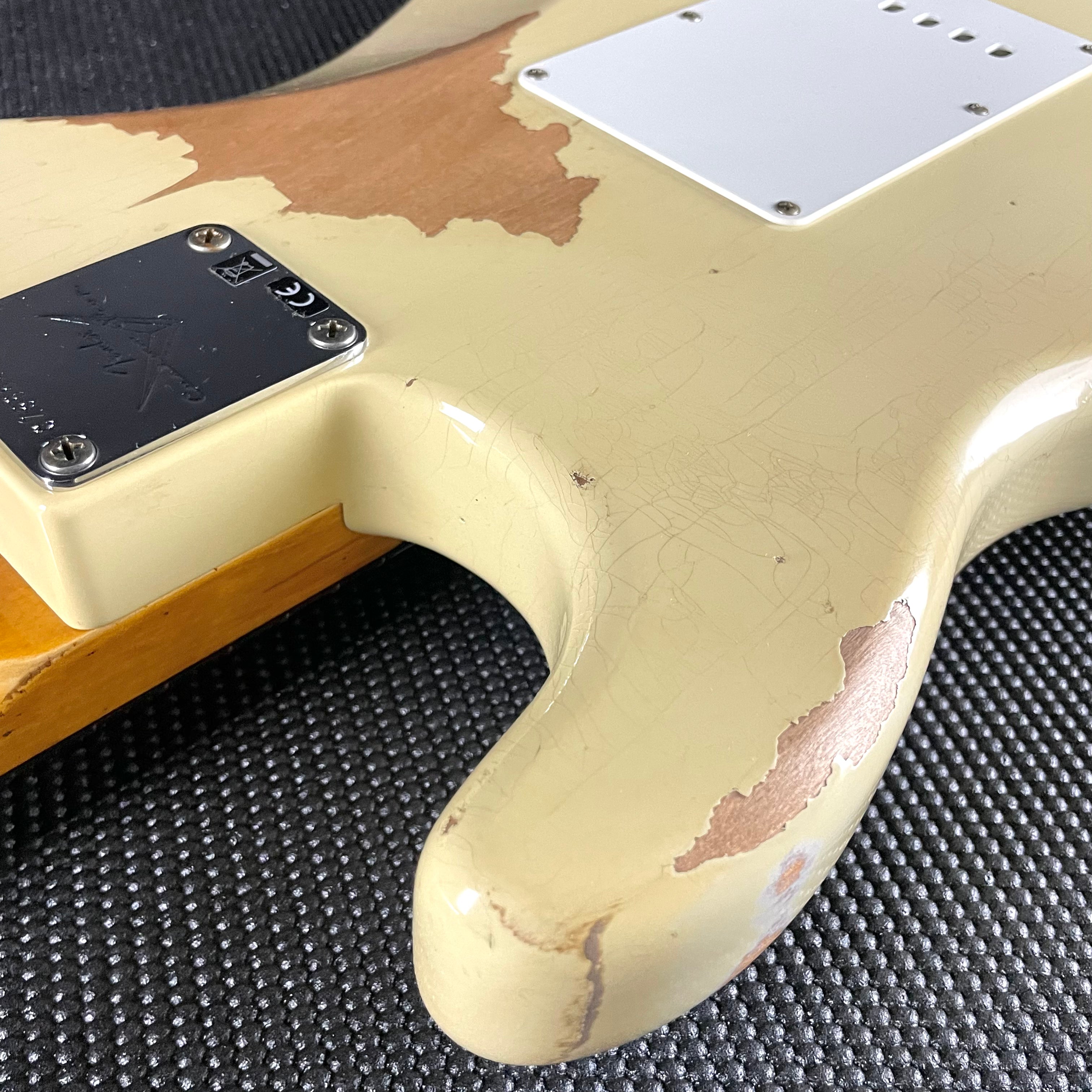 Fender Custom Shop 1967 Stratocaster, Heavy Relic- Aged Vintage White (8lbs 1oz) - Metronome Music Inc.