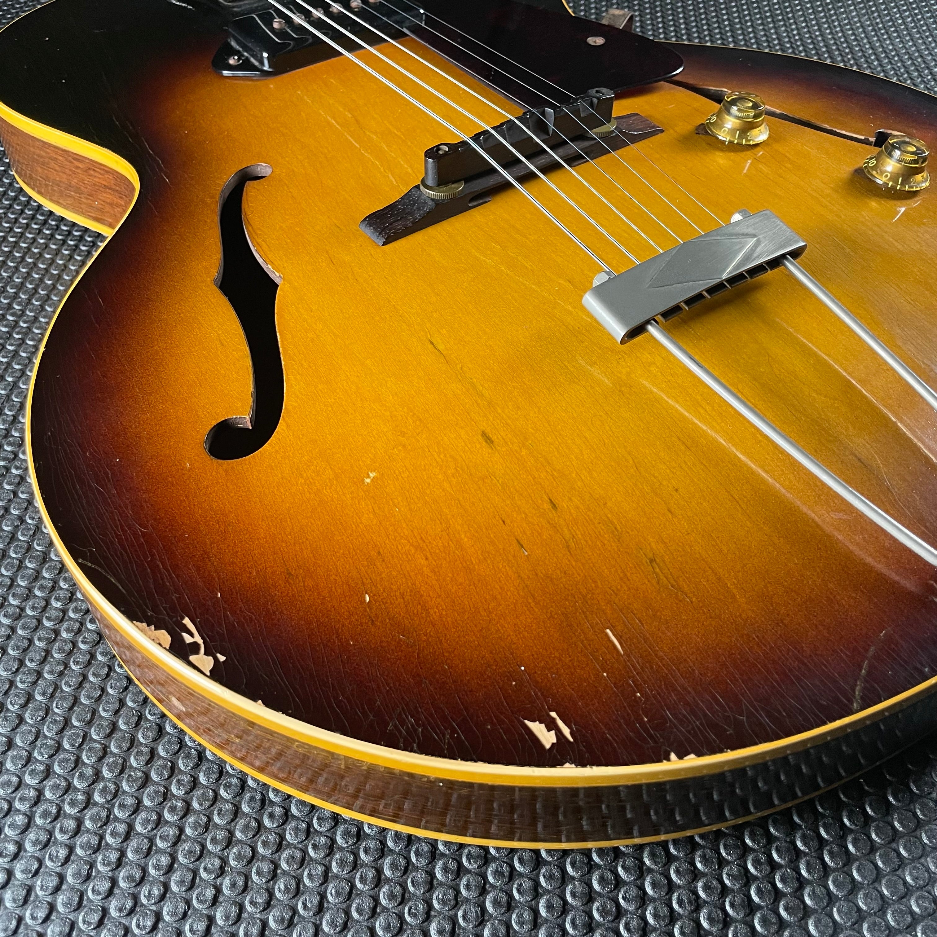 Gibson ES-125T Thinline, Hollow-Body (1957)