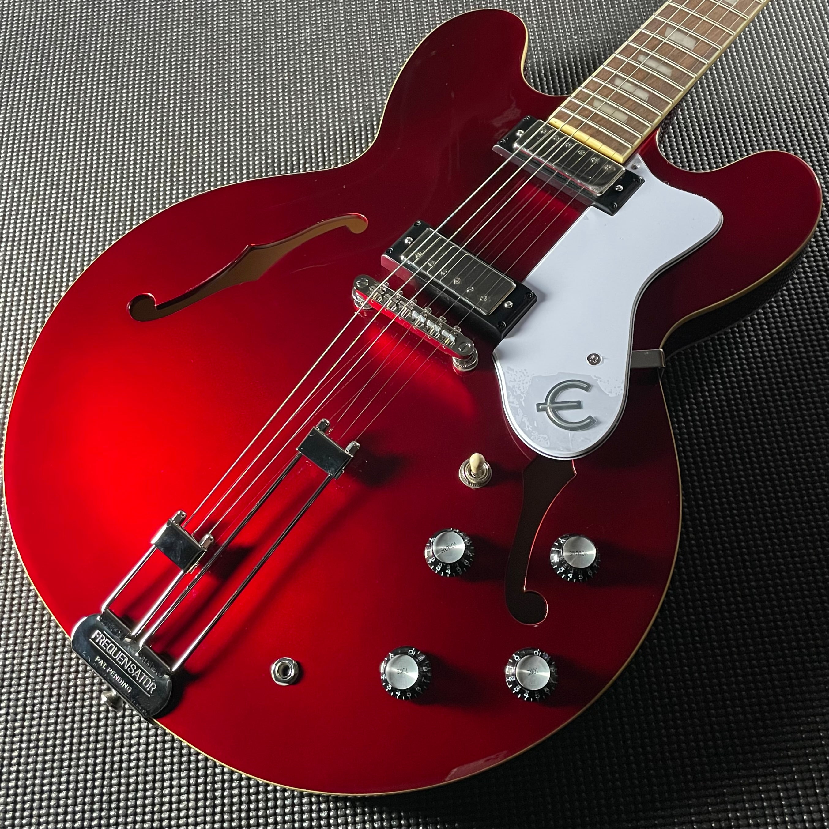 Epiphone Riviera w/Frequensator Tailpiece- Sparkling Burgundy (7lbs 13oz) - Metronome Music Inc.